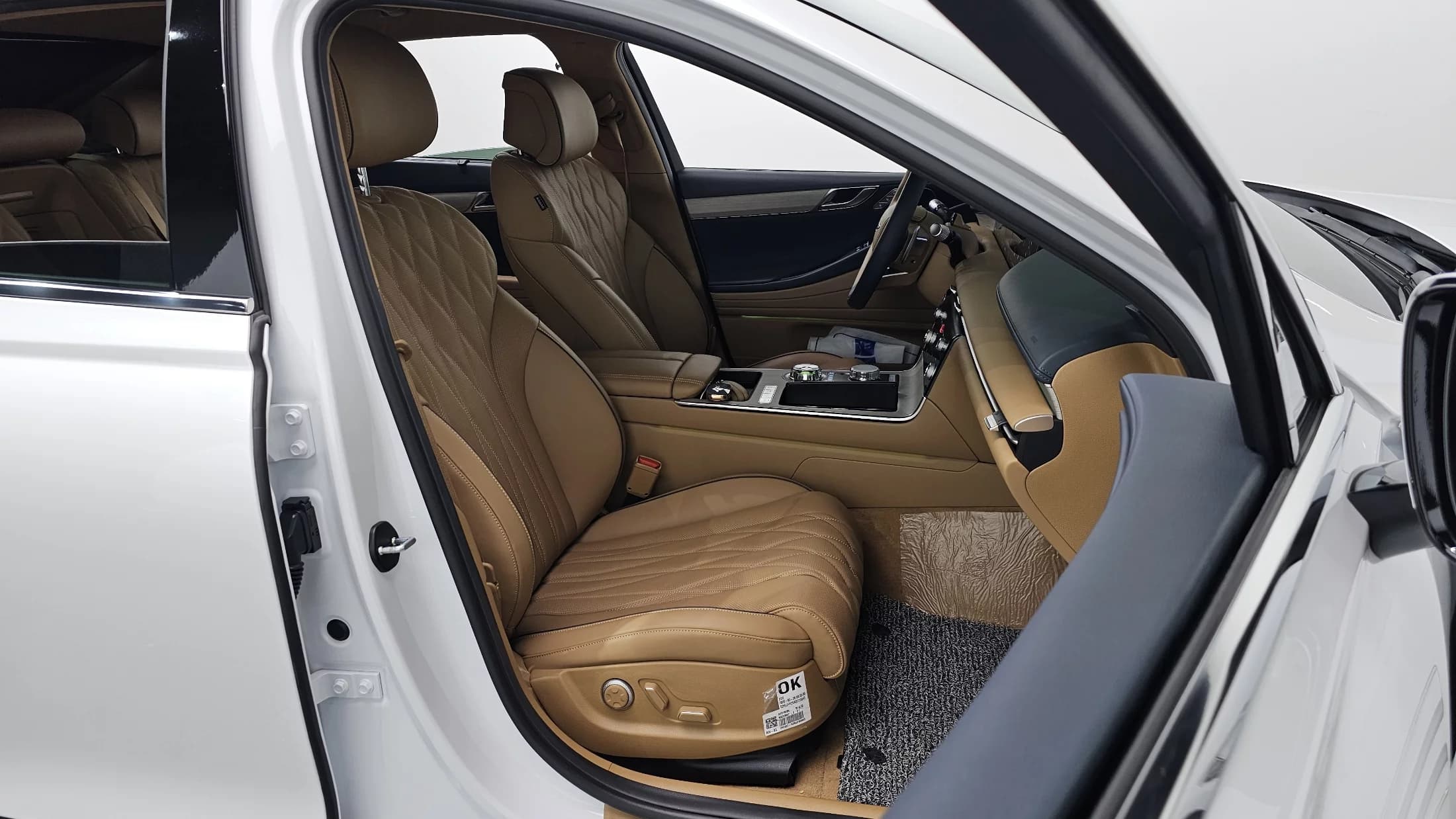 Genesis G80 Gasoline 2.5 Turbo 2WD, 2025 г. 6288 км. — фото 10