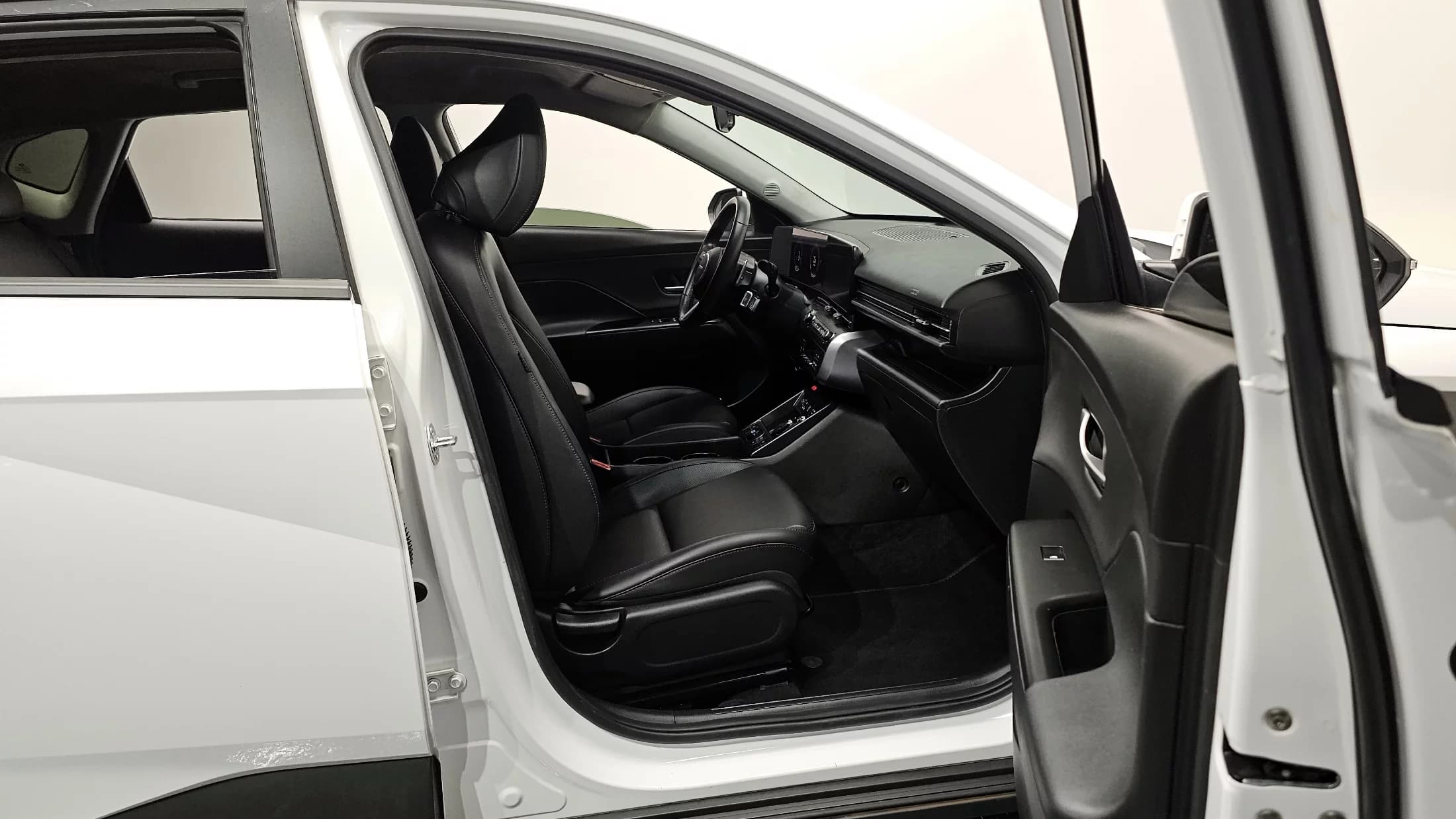 Hyundai Kona Gasoline 2.0 2WD Modern, 2024 г. 16946 км. — фото 11