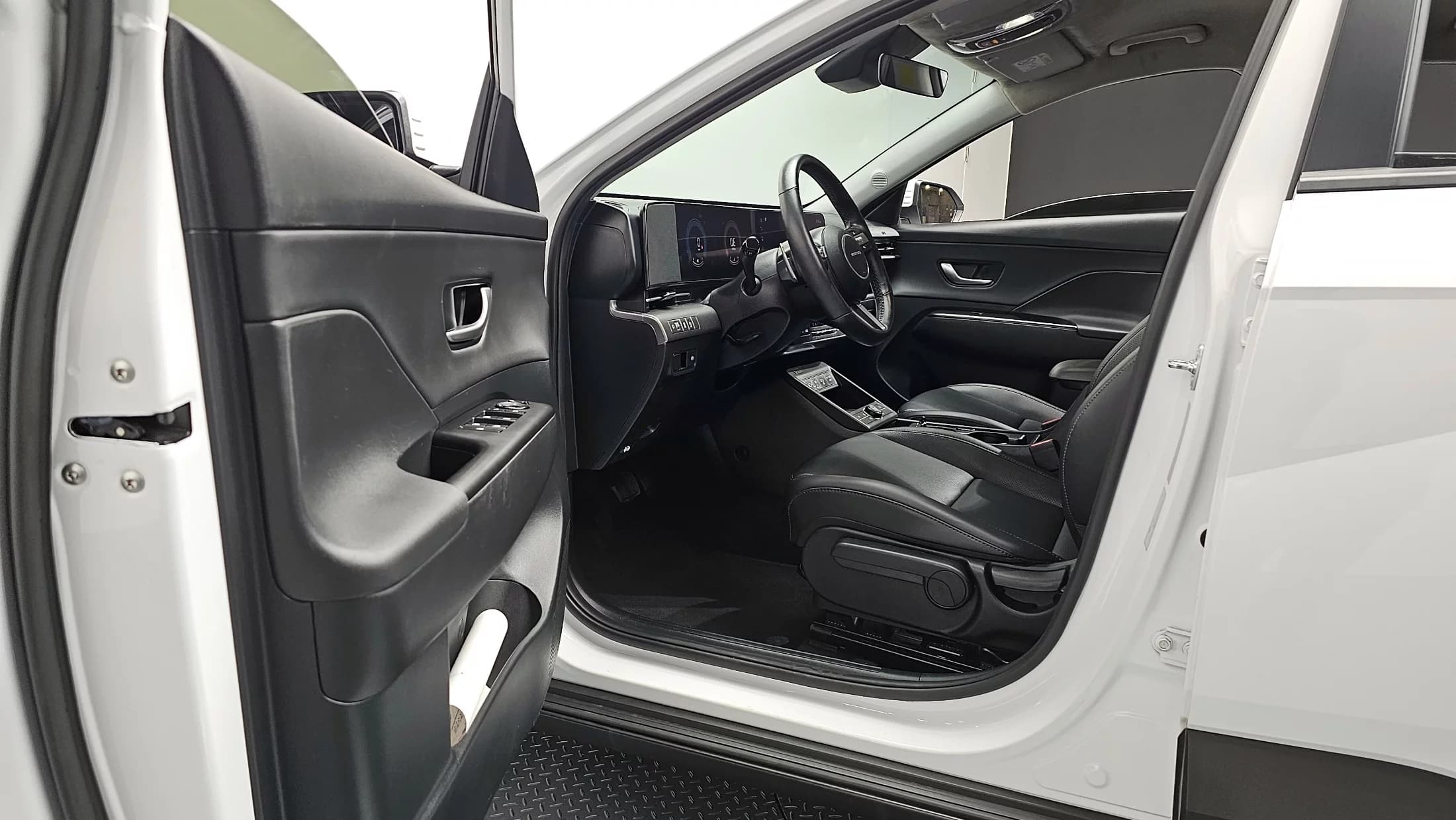 Hyundai Kona Gasoline 2.0 2WD Modern, 2024 г. 16946 км. — фото 10