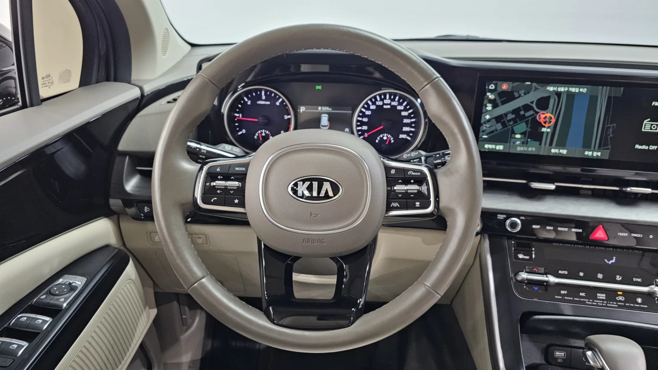 Kia Carnival 9-Seater Prestige, 2021 г. 22333 км. — фото 14