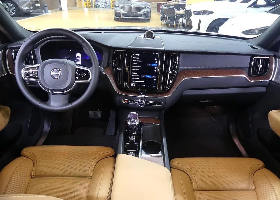 Volvo XC60 B5 Ultimate Bright, 2023 г. 21083 км. — фото 7