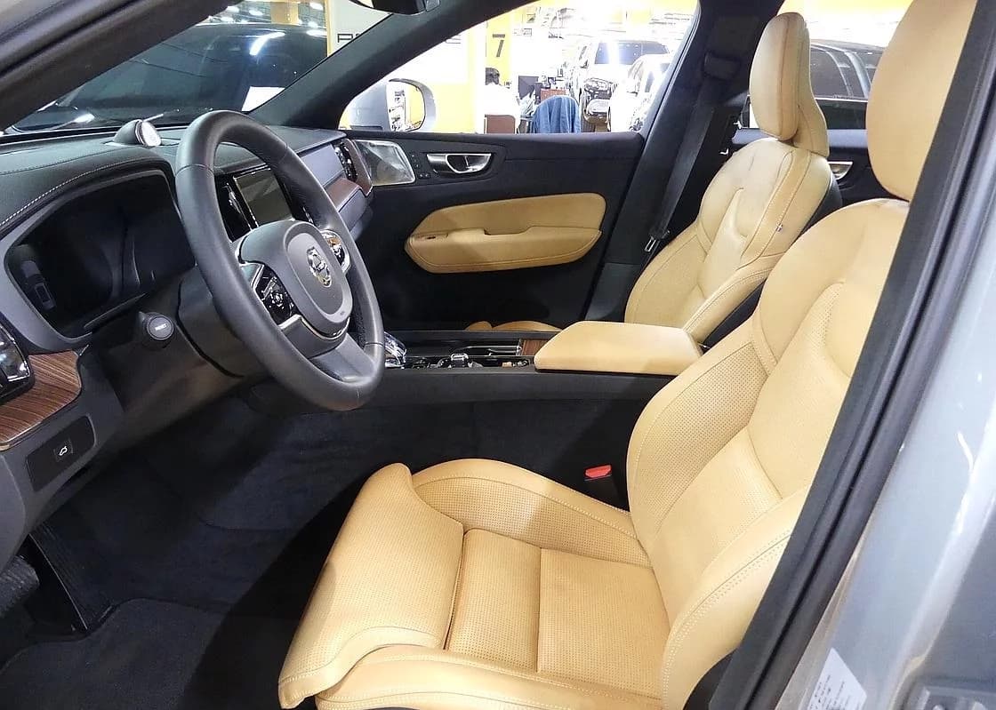 Volvo XC60 B5 Ultimate Bright, 2023 г. 21083 км. — фото 10