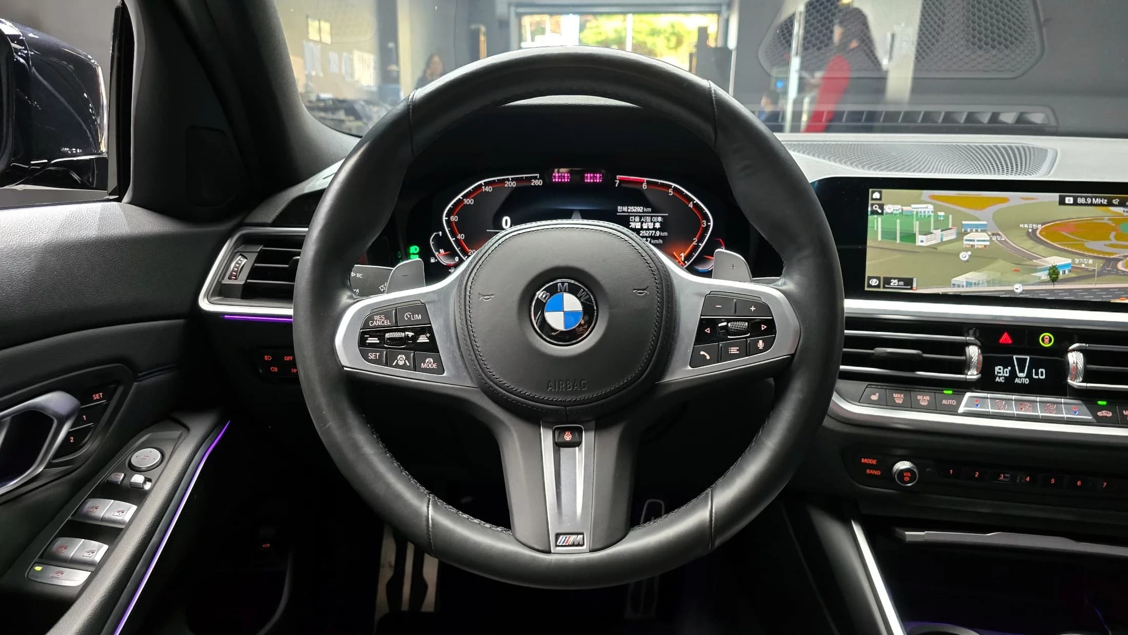 BMW 3-Series 320i M Sport, 2022 г. 25418 км. — фото 14