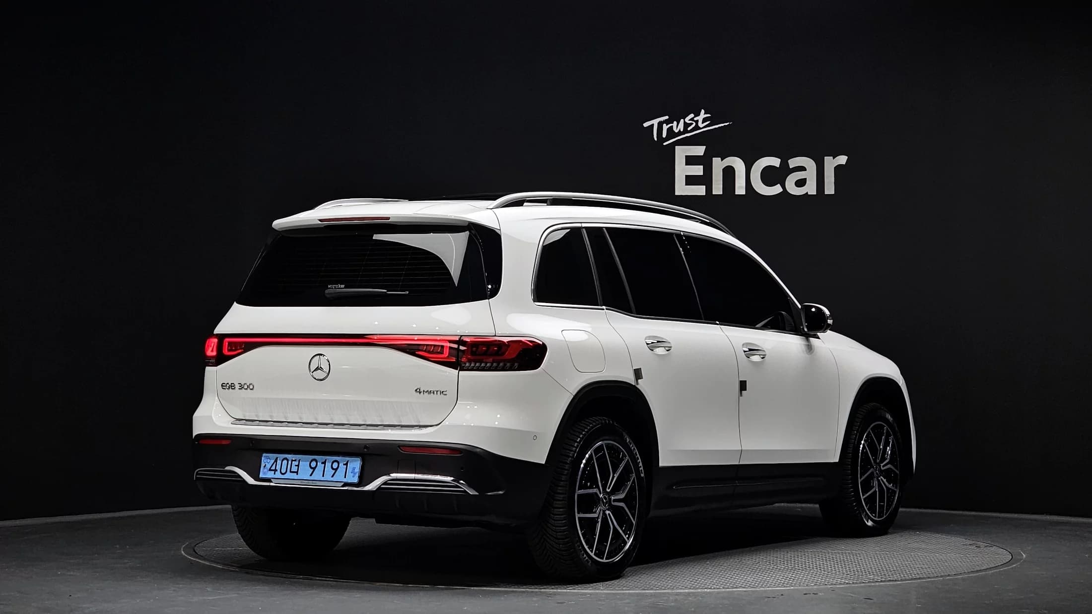 Mercedes-Benz EQB EQB300 4MATIC AMG Line, электромобиль, 2023 г. 10967 км. — фото 2