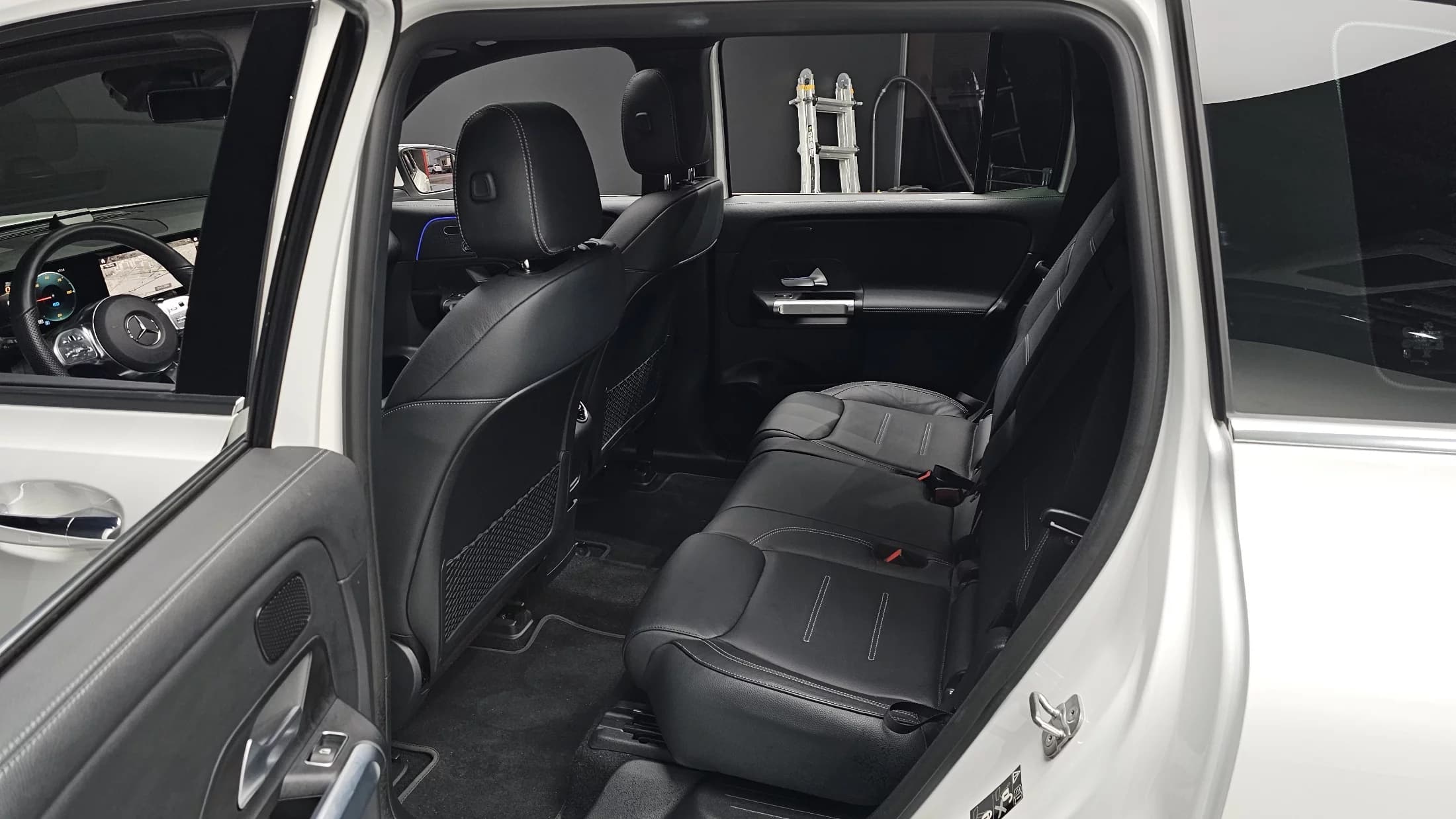 Mercedes-Benz EQB EQB300 4MATIC AMG Line, электромобиль, 2023 г. 10967 км. — фото 12
