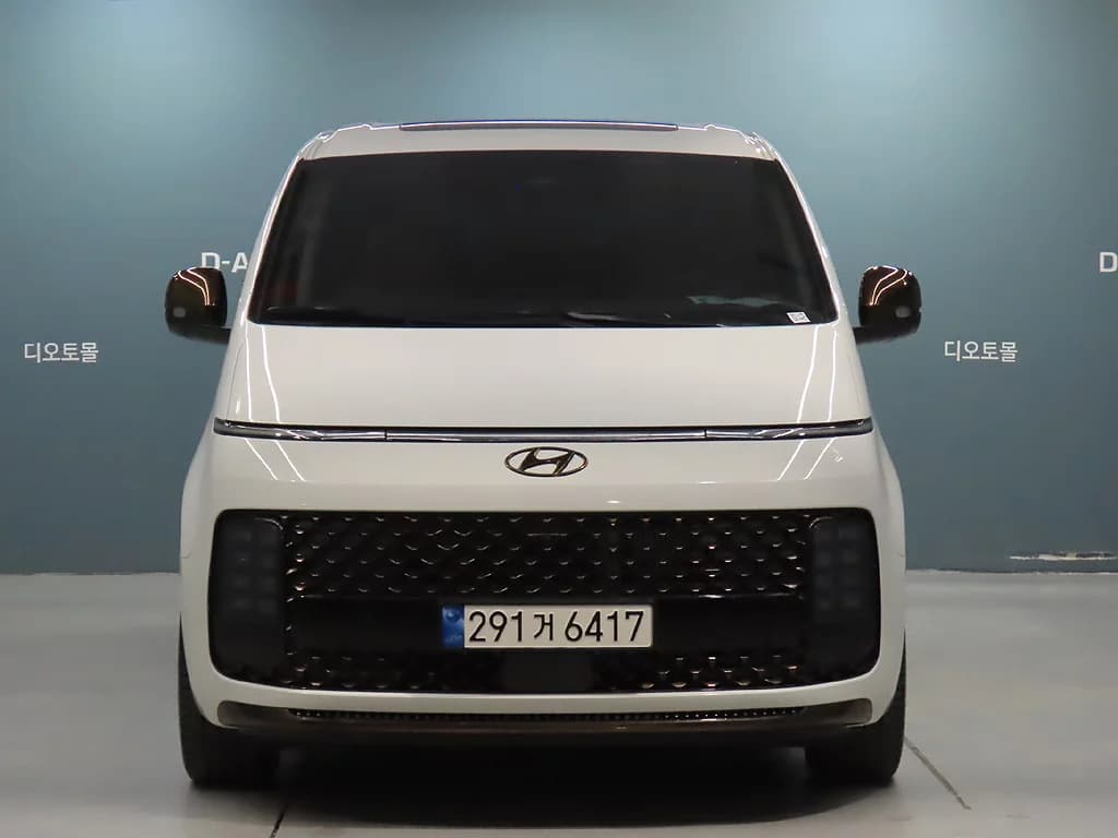 Hyundai Staria 4WD Lounge 7-Seater Inspiration, 2024 г. 31406 км. — фото 2