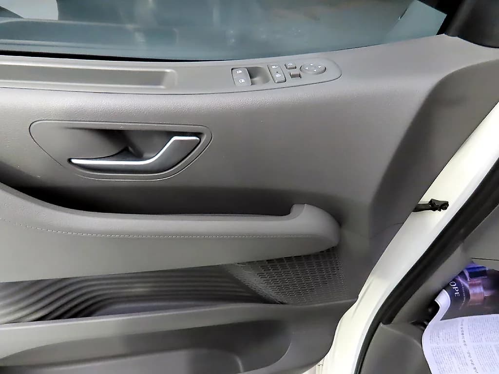 Hyundai Staria 4WD Lounge 7-Seater Inspiration, 2024 г. 31406 км. — фото 12