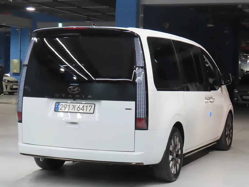 Hyundai Staria 4WD Lounge 7-Seater Inspiration, 2024 г. 31406 км. — фото 4