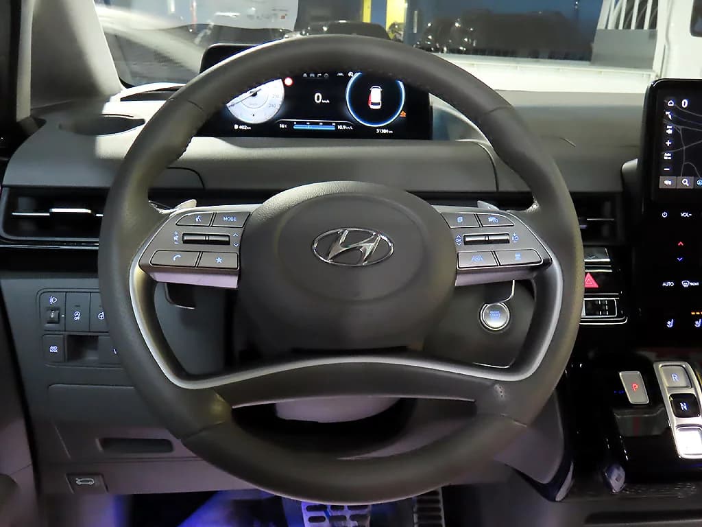 Hyundai Staria 4WD Lounge 7-Seater Inspiration, 2024 г. 31406 км. — фото 8