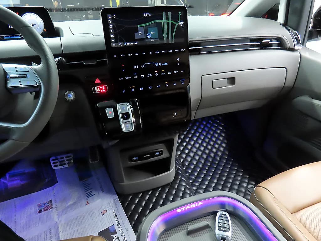Hyundai Staria 4WD Lounge 7-Seater Inspiration, 2024 г. 31406 км. — фото 9