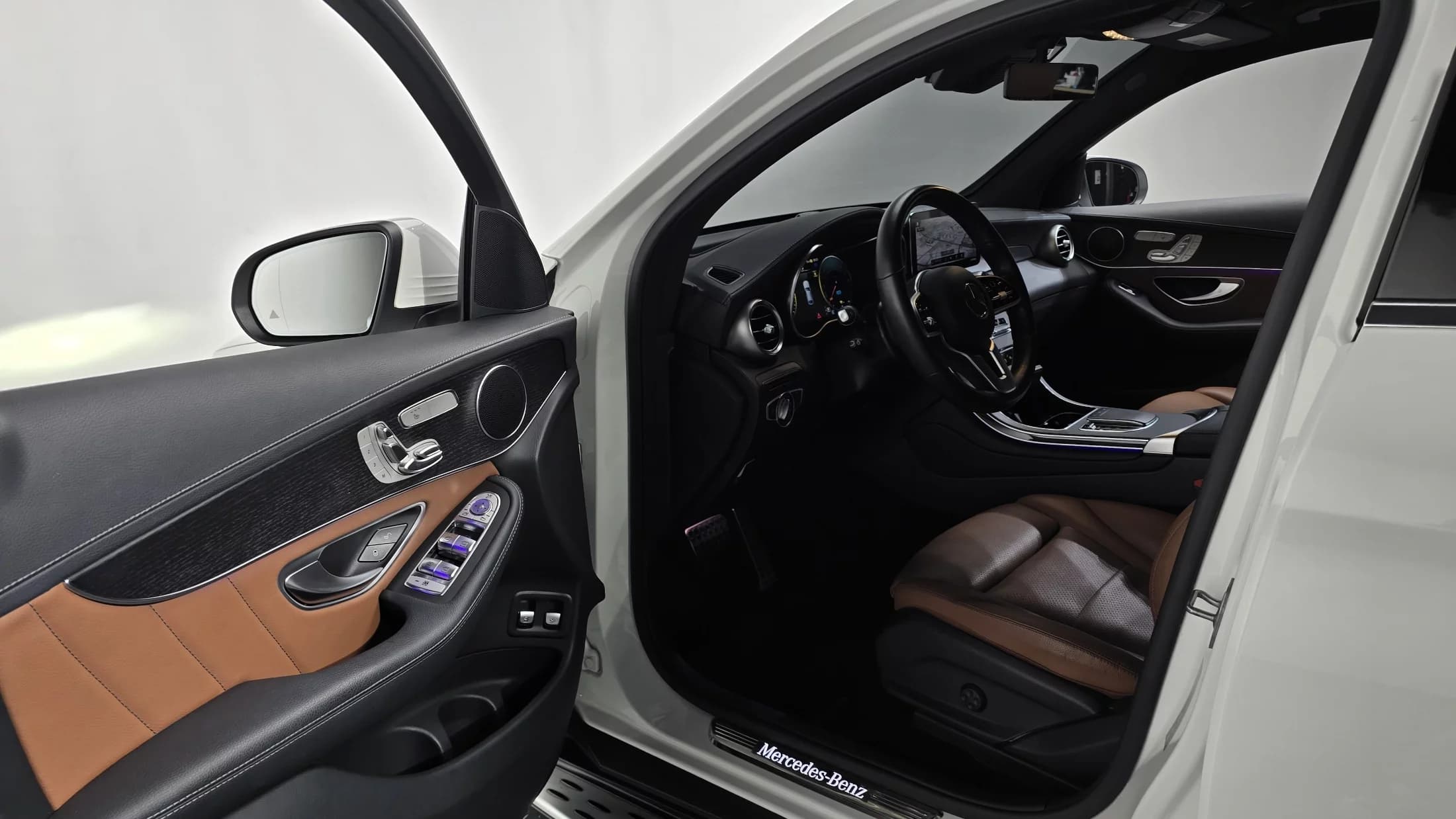 Mercedes-Benz GLC-Class GLC300e 4MATIC Coupe, гибрид, 2022 г. 66330 км. — фото 10