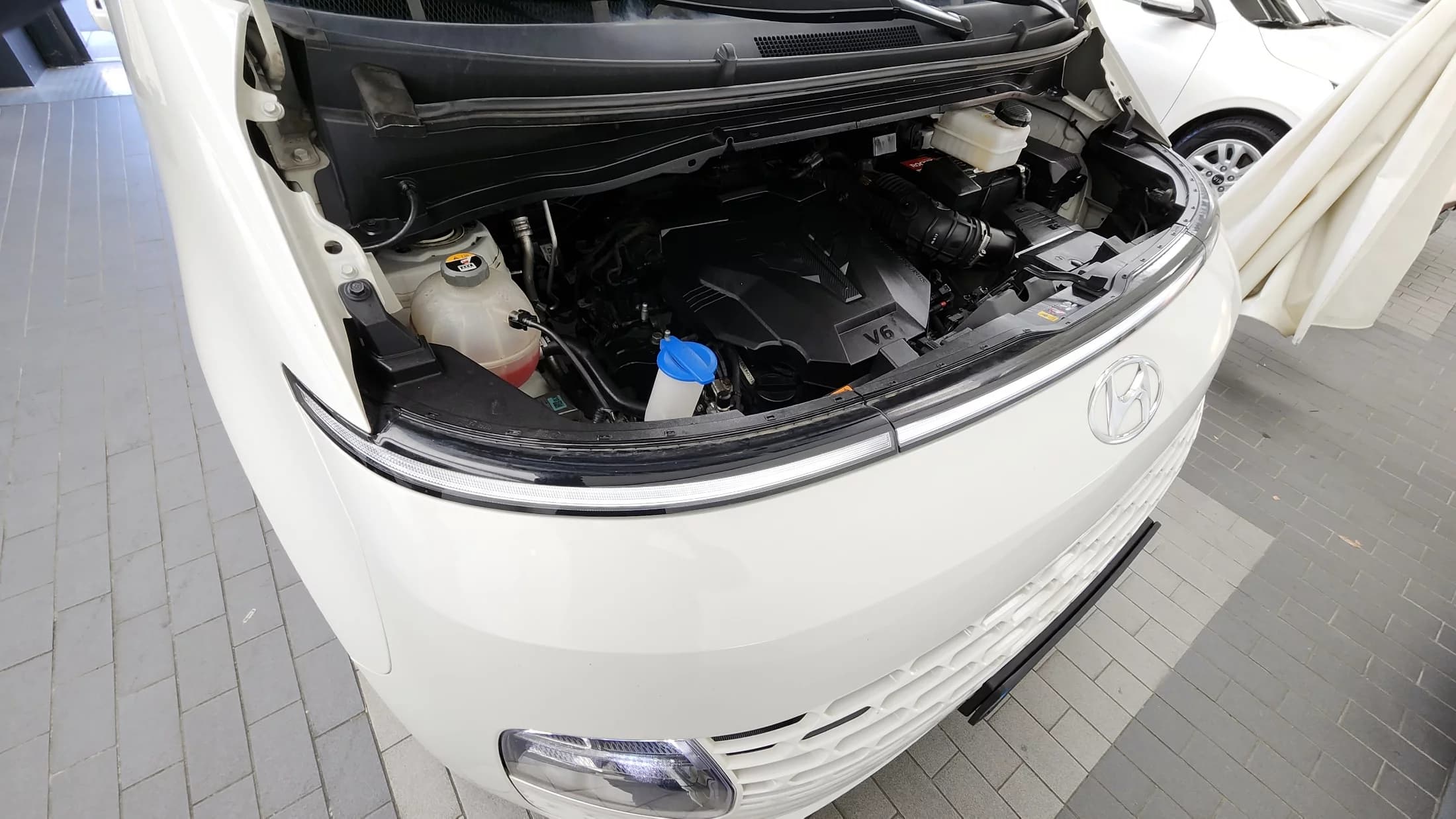 Hyundai Staria L3.5 Cargo 3-Seater Modern, 2023 г. 122702 км. — фото 6