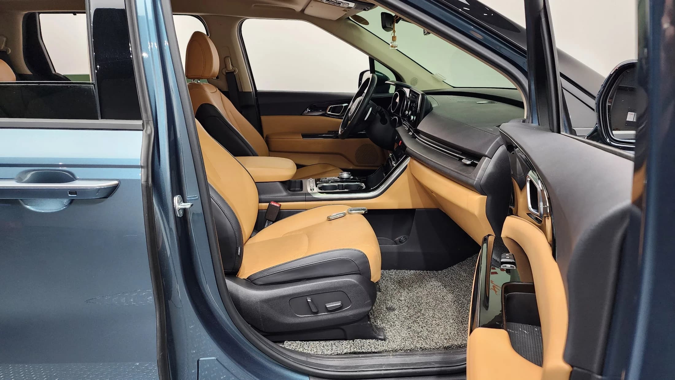 Kia Carnival 9-Seater Noblesse, 2022 г. 67940 км. — фото 11