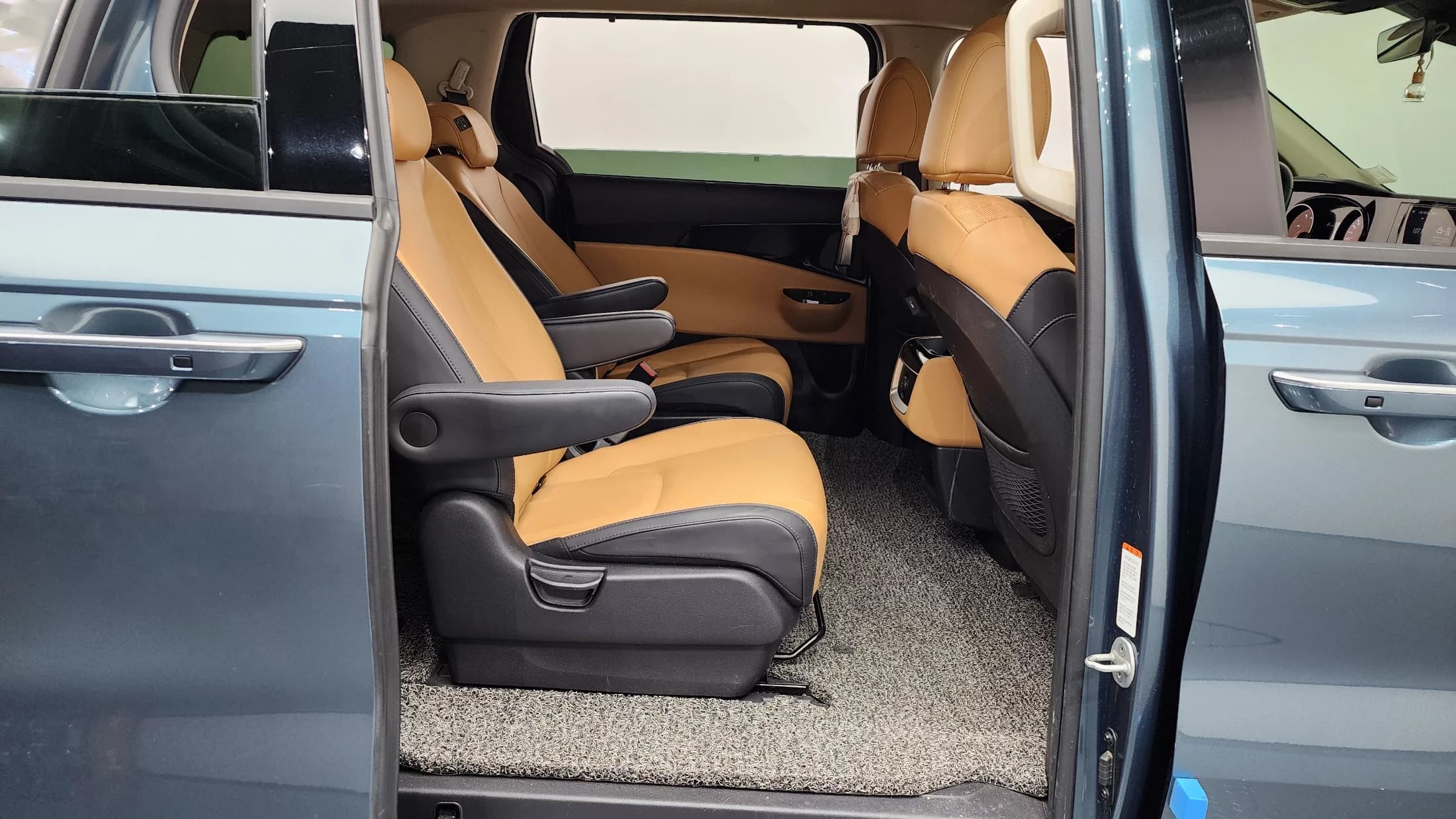 Kia Carnival 9-Seater Noblesse, 2022 г. 67940 км. — фото 12