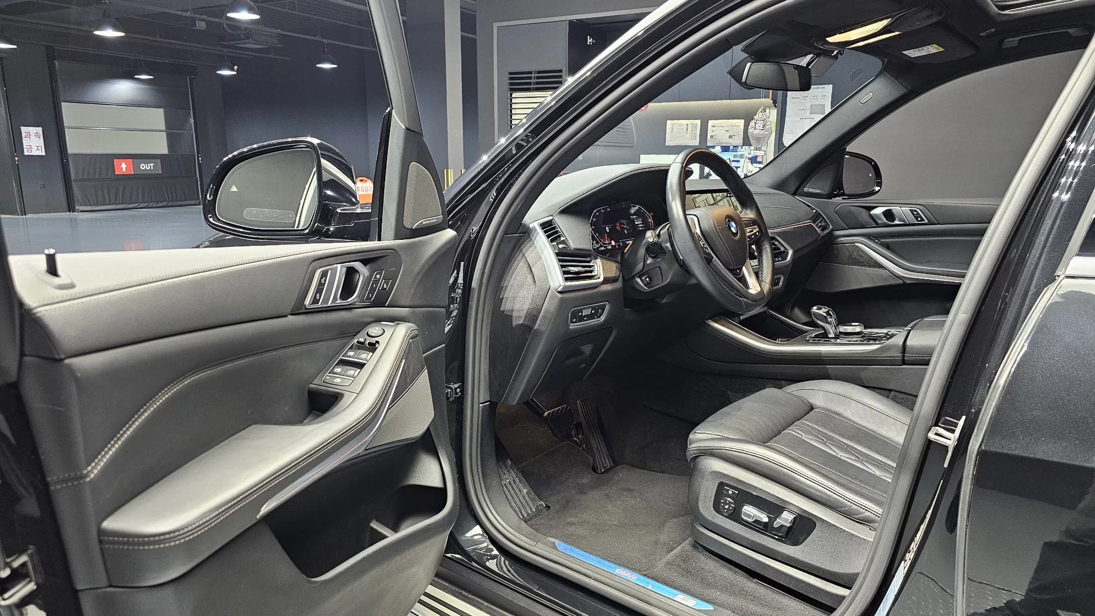 BMW X5 xDrive 30d xLine, 2023 г. 44021 км. — фото 11