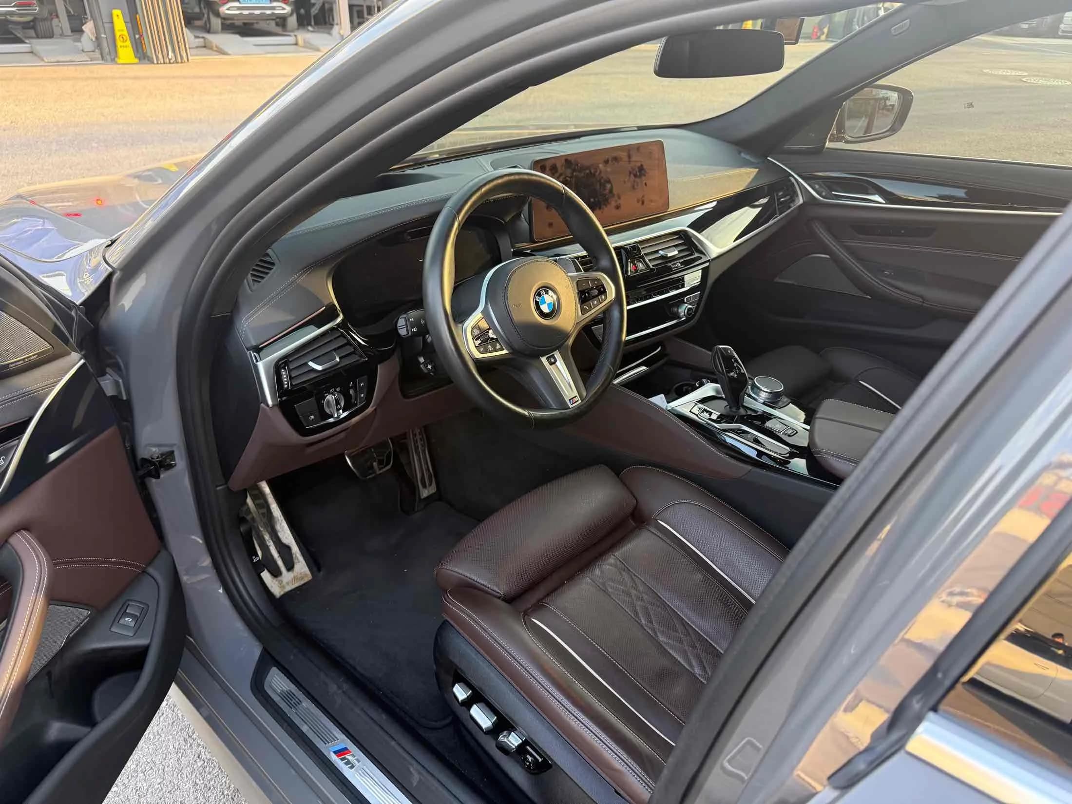BMW 5-Series 530i M Sport Package, 2021 г. 39785 км. — фото 3