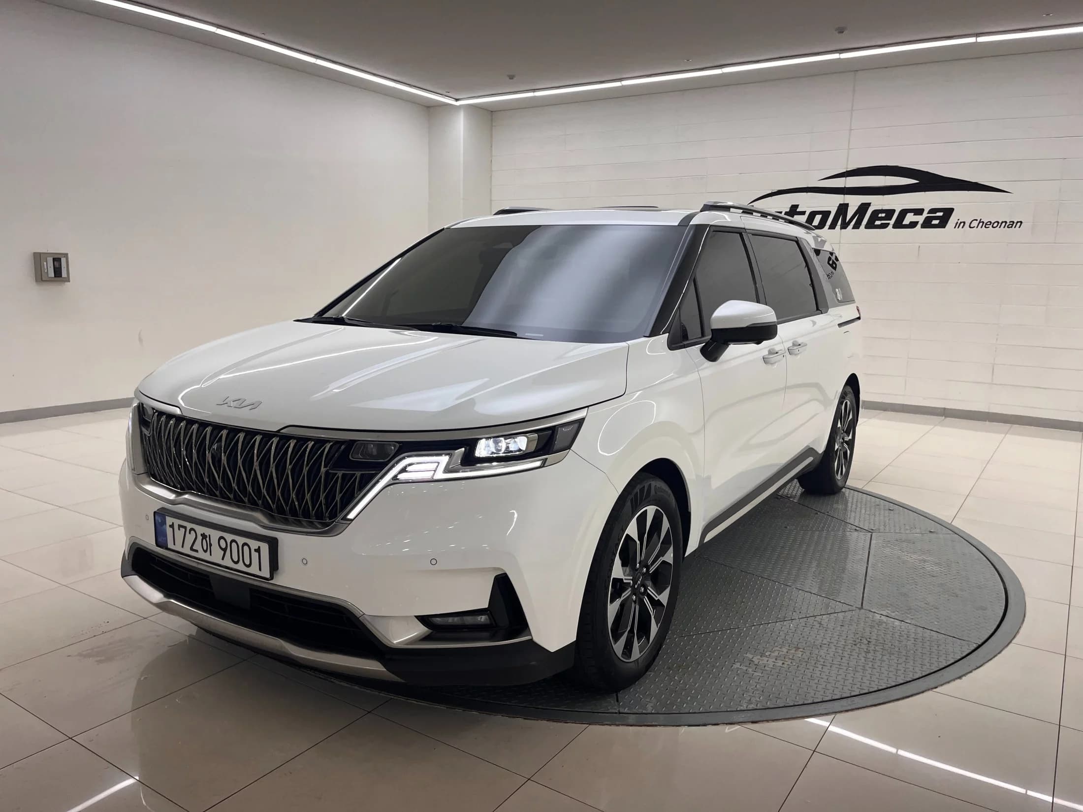 Kia Carnival 9-Seater Signature, 2022 г. 66999 км. — фото 2