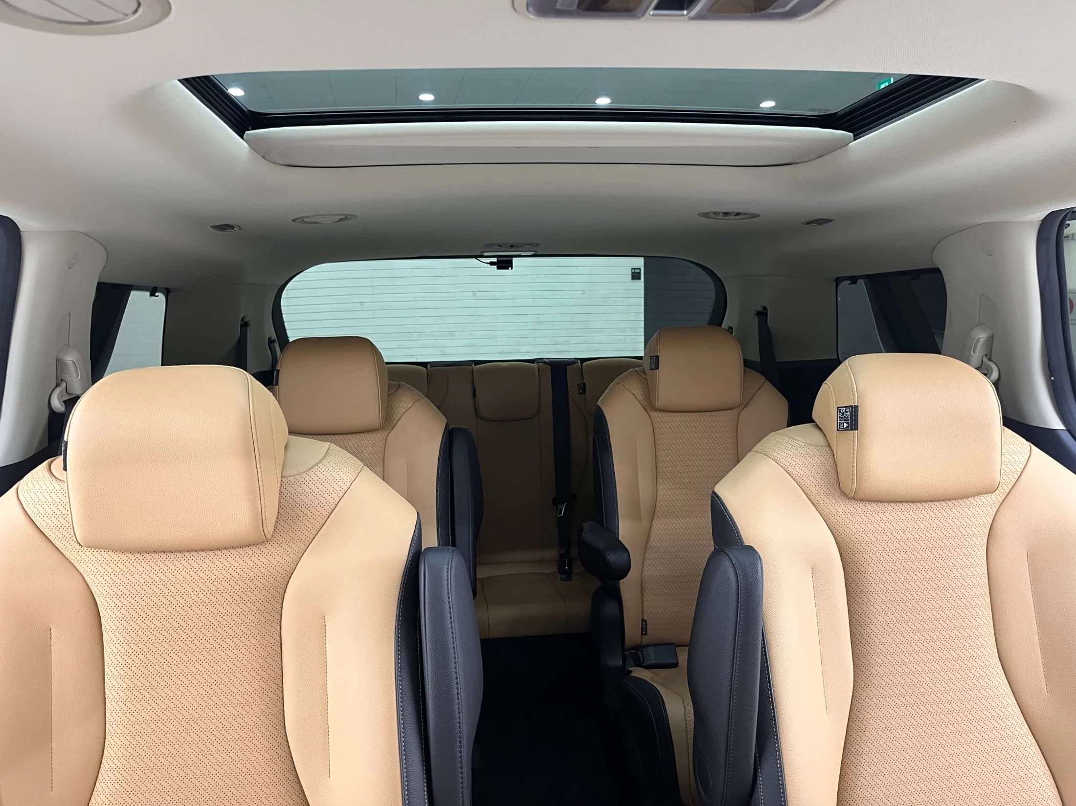 Kia Carnival 9-Seater Signature, 2022 г. 66999 км. — фото 15