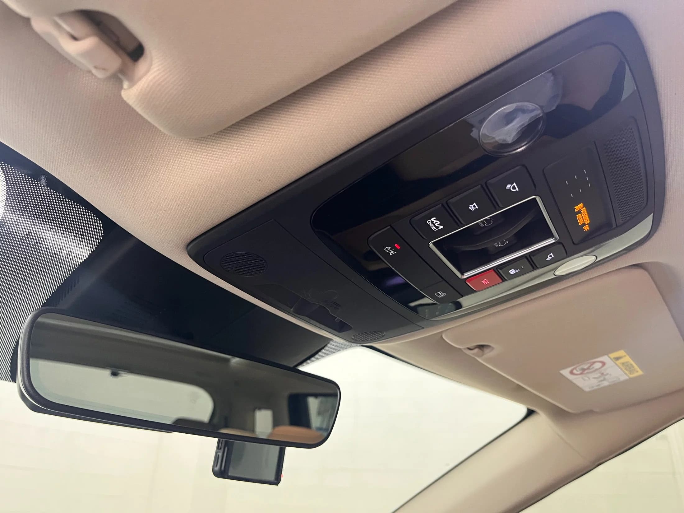Kia Carnival 9-Seater Signature, 2022 г. 66999 км. — фото 20