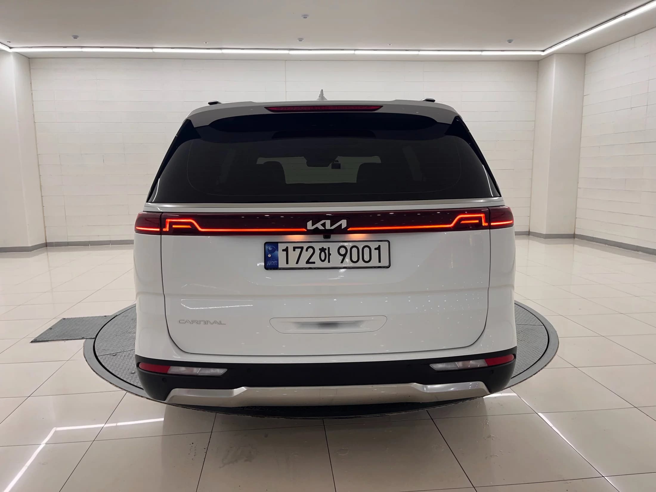 Kia Carnival 9-Seater Signature, 2022 г. 66999 км. — фото 3