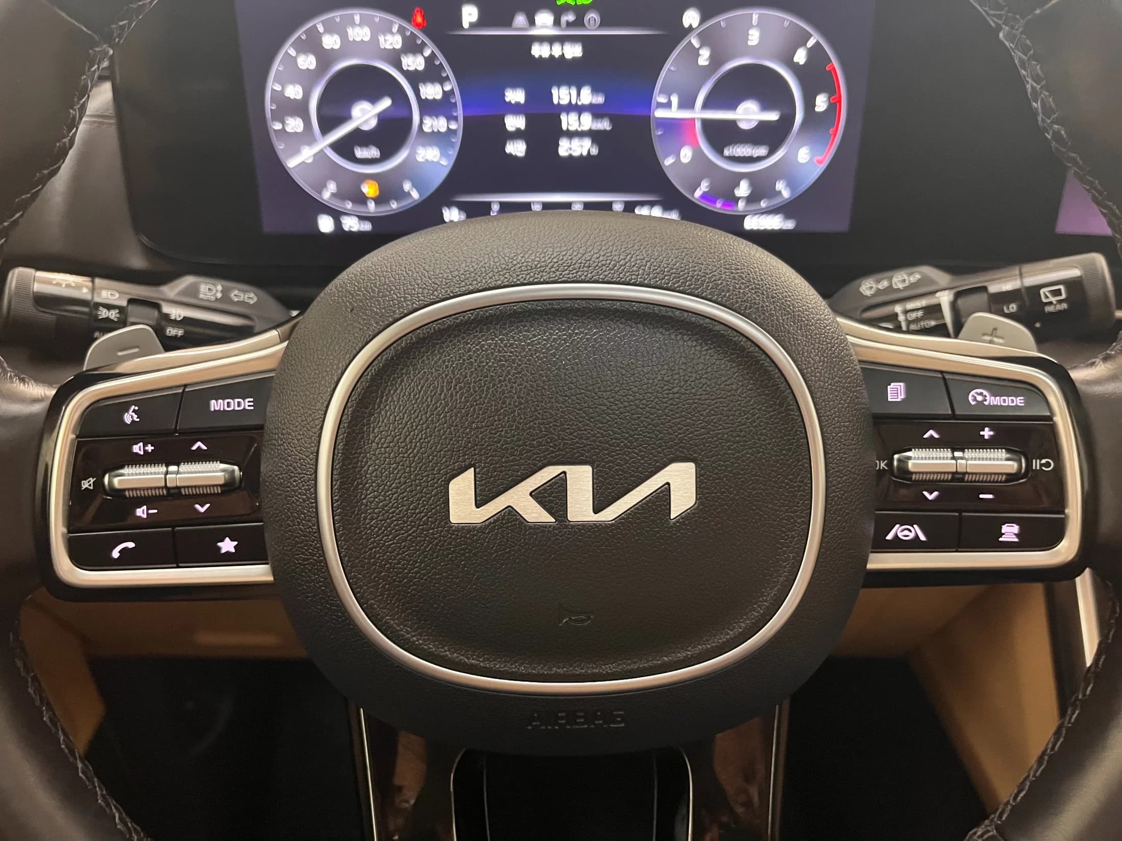 Kia Carnival 9-Seater Signature, 2022 г. 66999 км. — фото 5