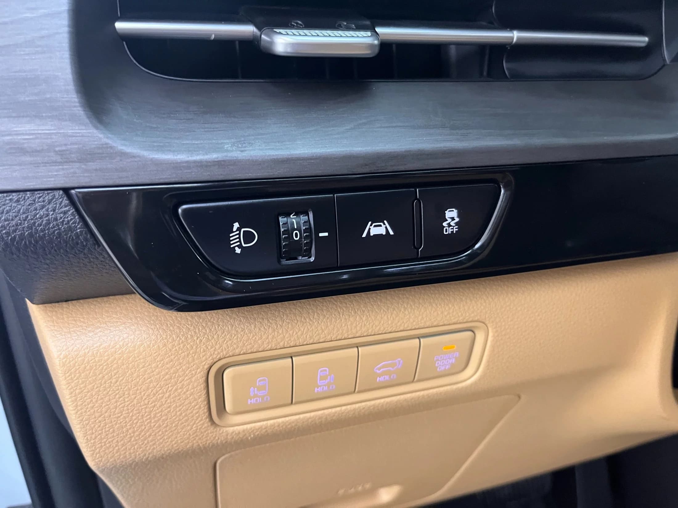 Kia Carnival 9-Seater Signature, 2022 г. 66999 км. — фото 10