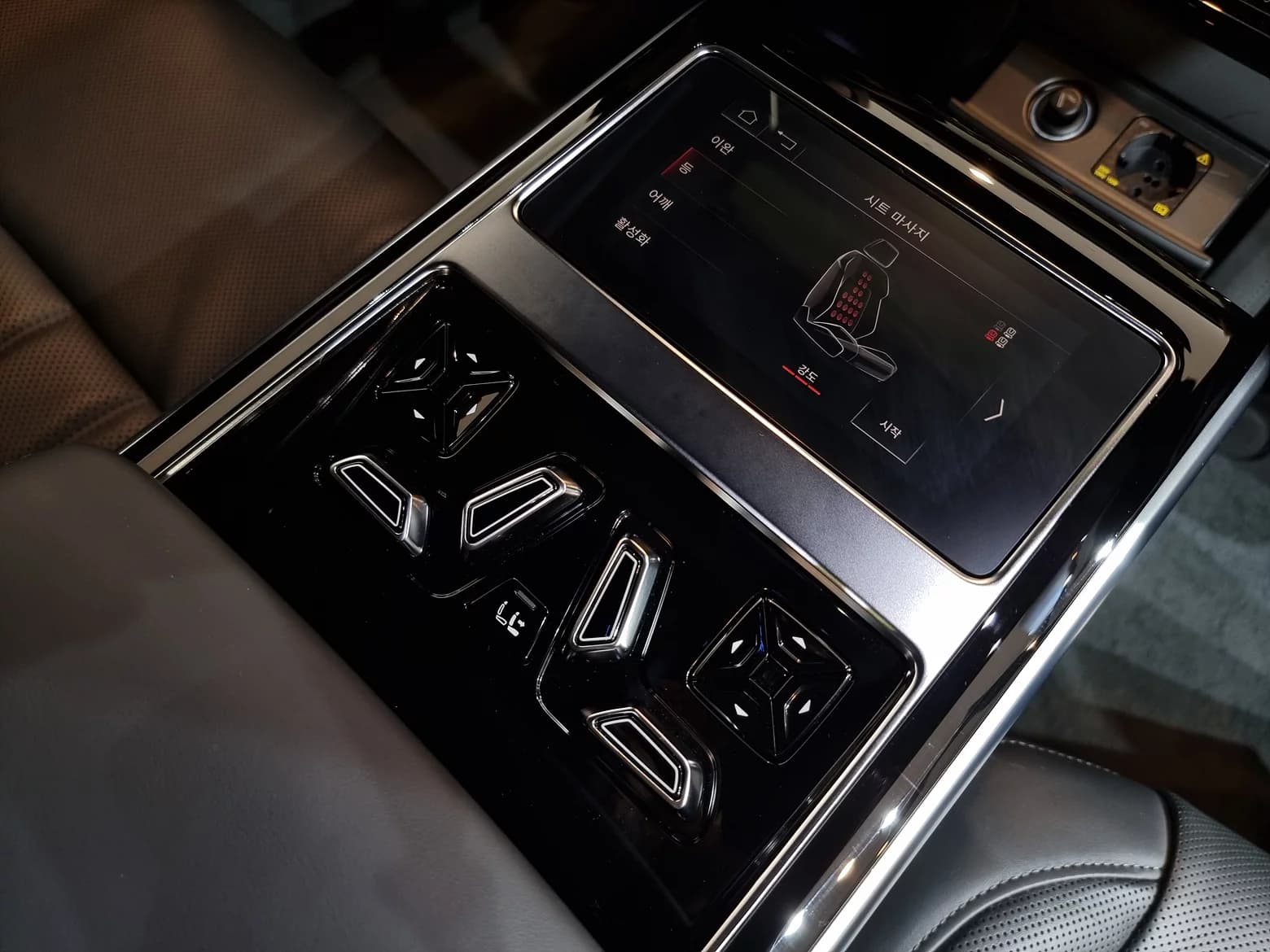 Audi A8 50 TDI Quattro Premium, 2023 г. 34784 км. — фото 14