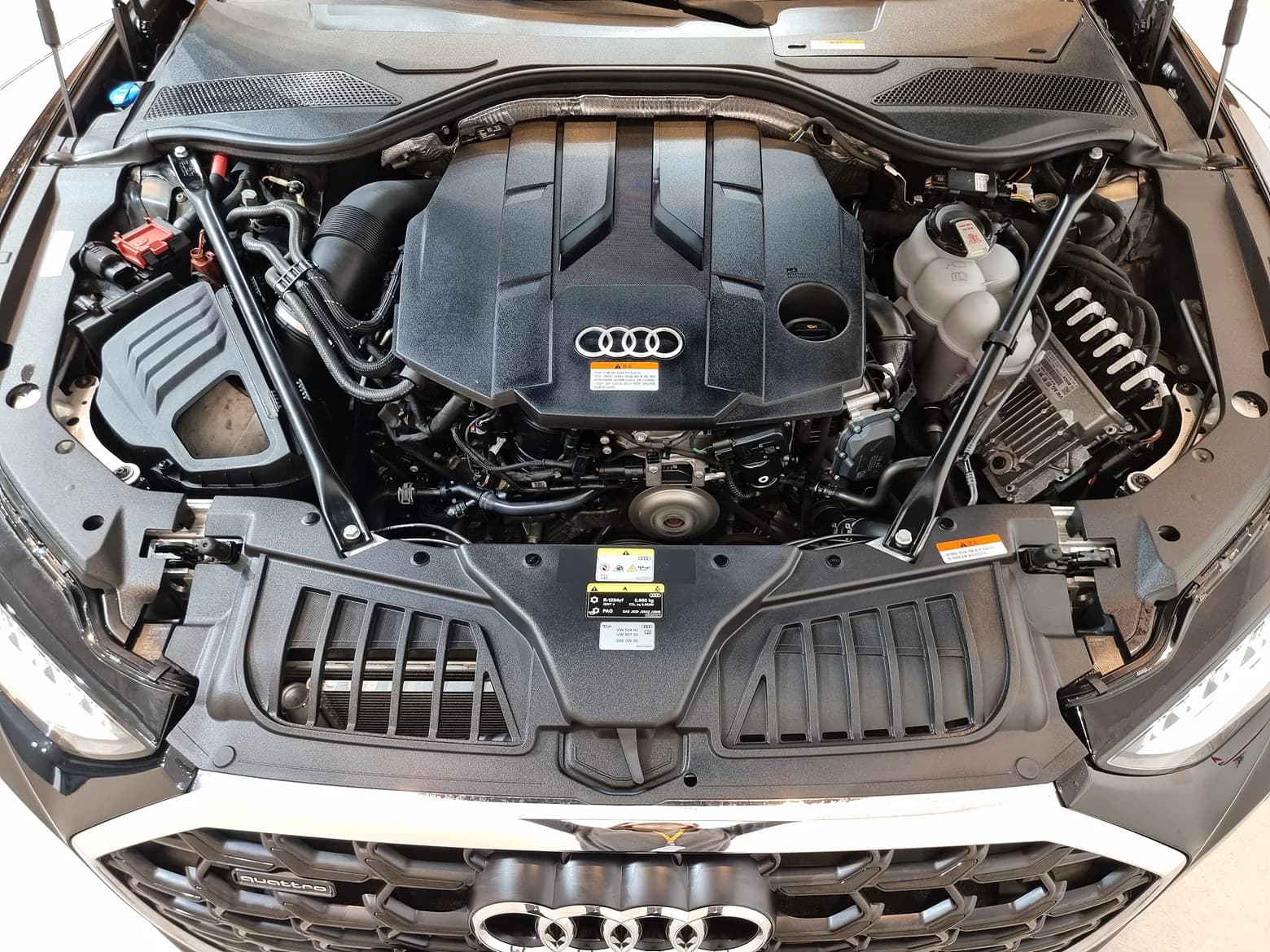 Audi A8 50 TDI Quattro Premium, 2023 г. 34784 км. — фото 6