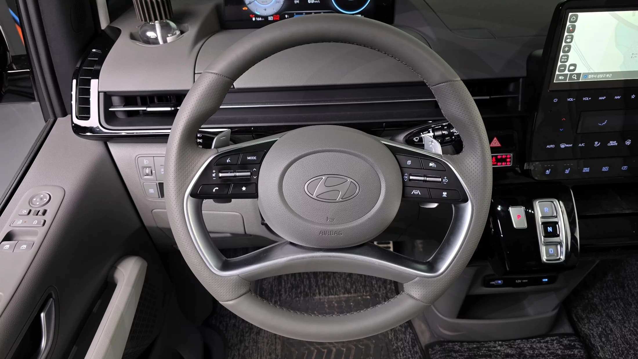 Hyundai Staria 4WD Lounge 9-Seater Inspiration, 2025 г. 5369 км. — фото 15