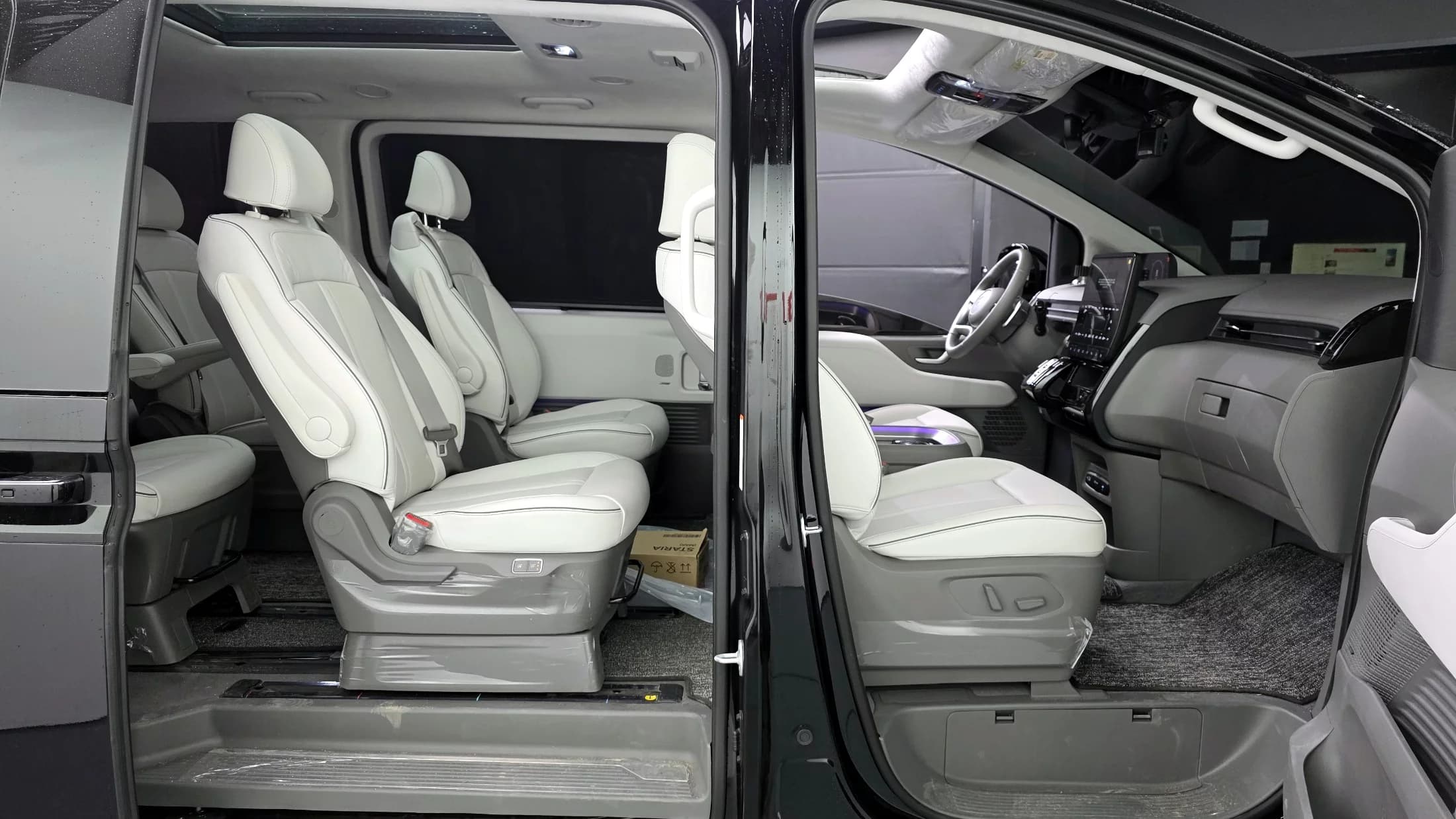 Hyundai Staria 4WD Lounge 9-Seater Inspiration, 2025 г. 5369 км. — фото 20