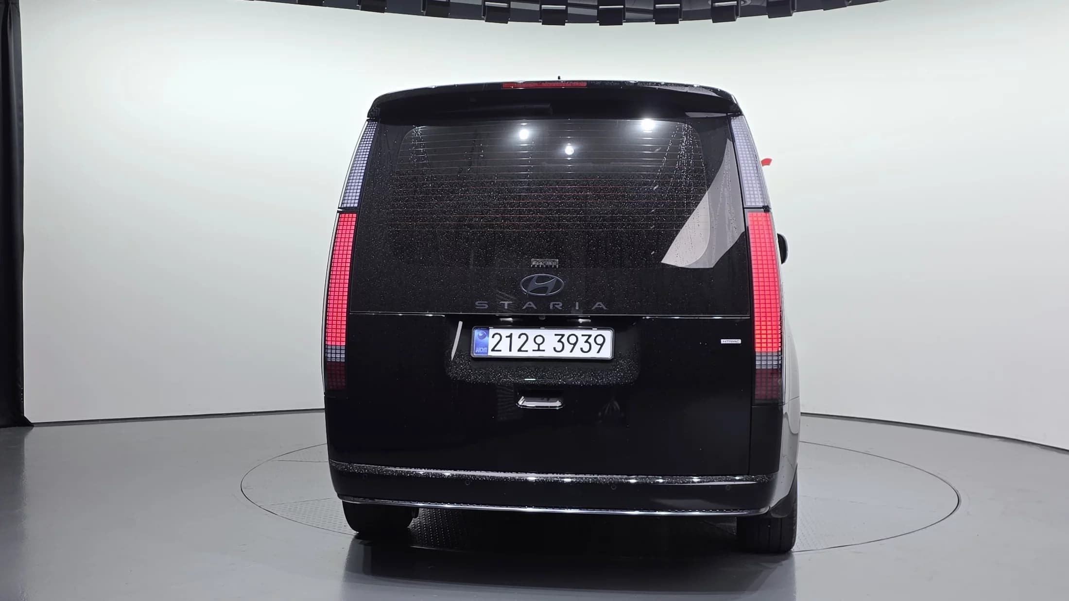 Hyundai Staria 4WD Lounge 9-Seater Inspiration, 2025 г. 5369 км. — фото 4
