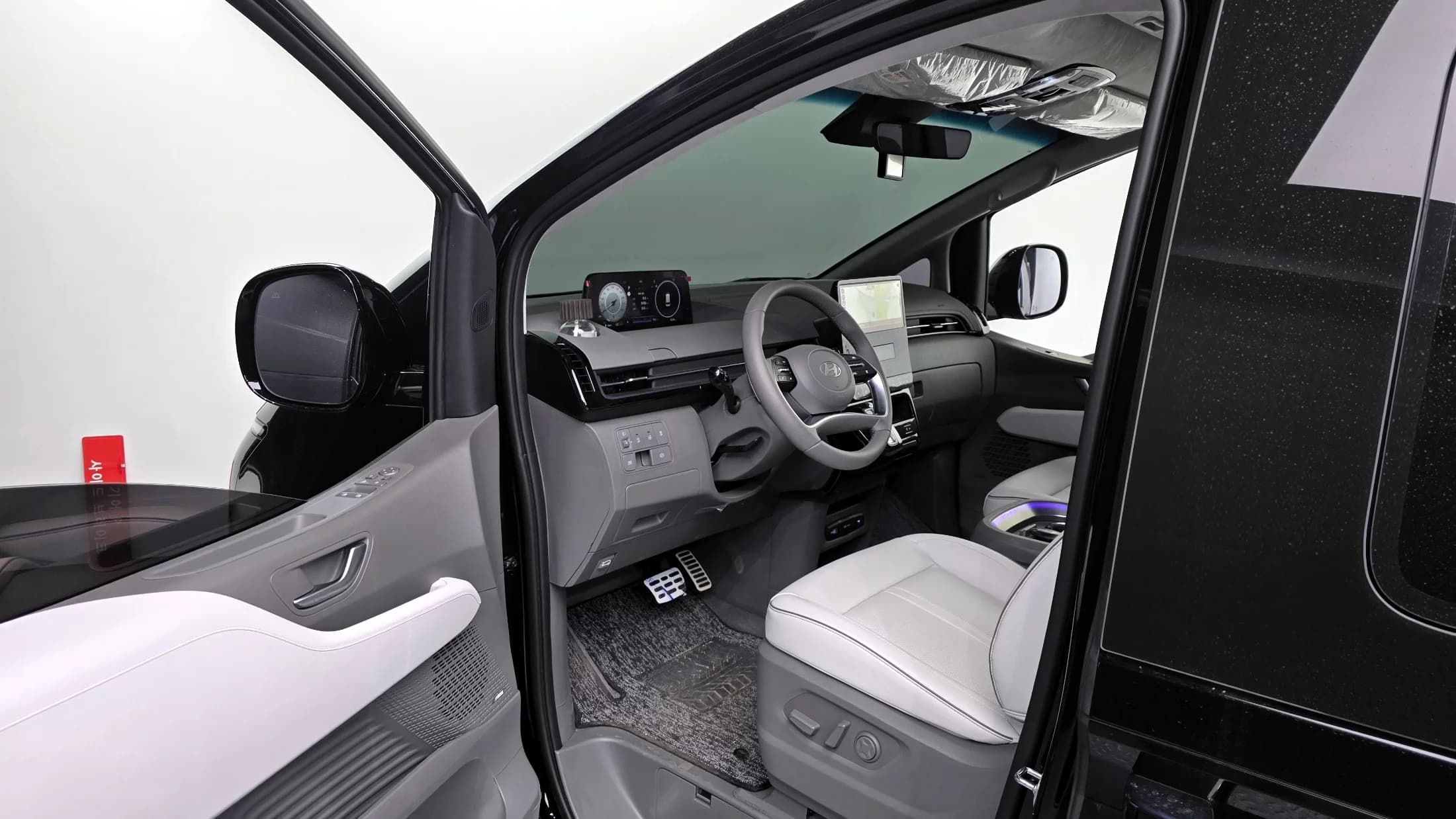 Hyundai Staria 4WD Lounge 9-Seater Inspiration, 2025 г. 5369 км. — фото 10