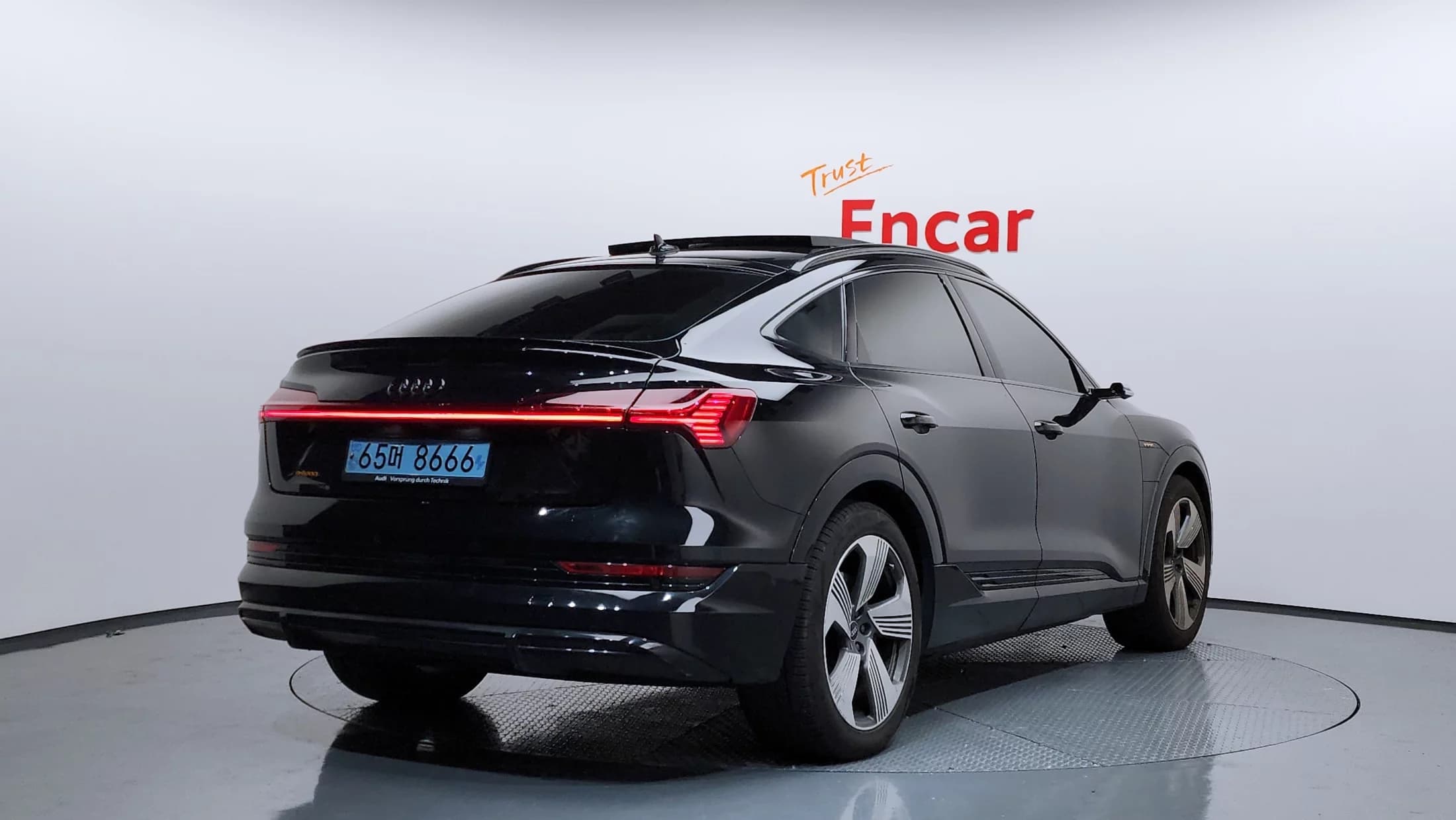 Audi e-tron 55 Quattro Sportback, электромобиль, 2021 г. 120277 км. — фото 2