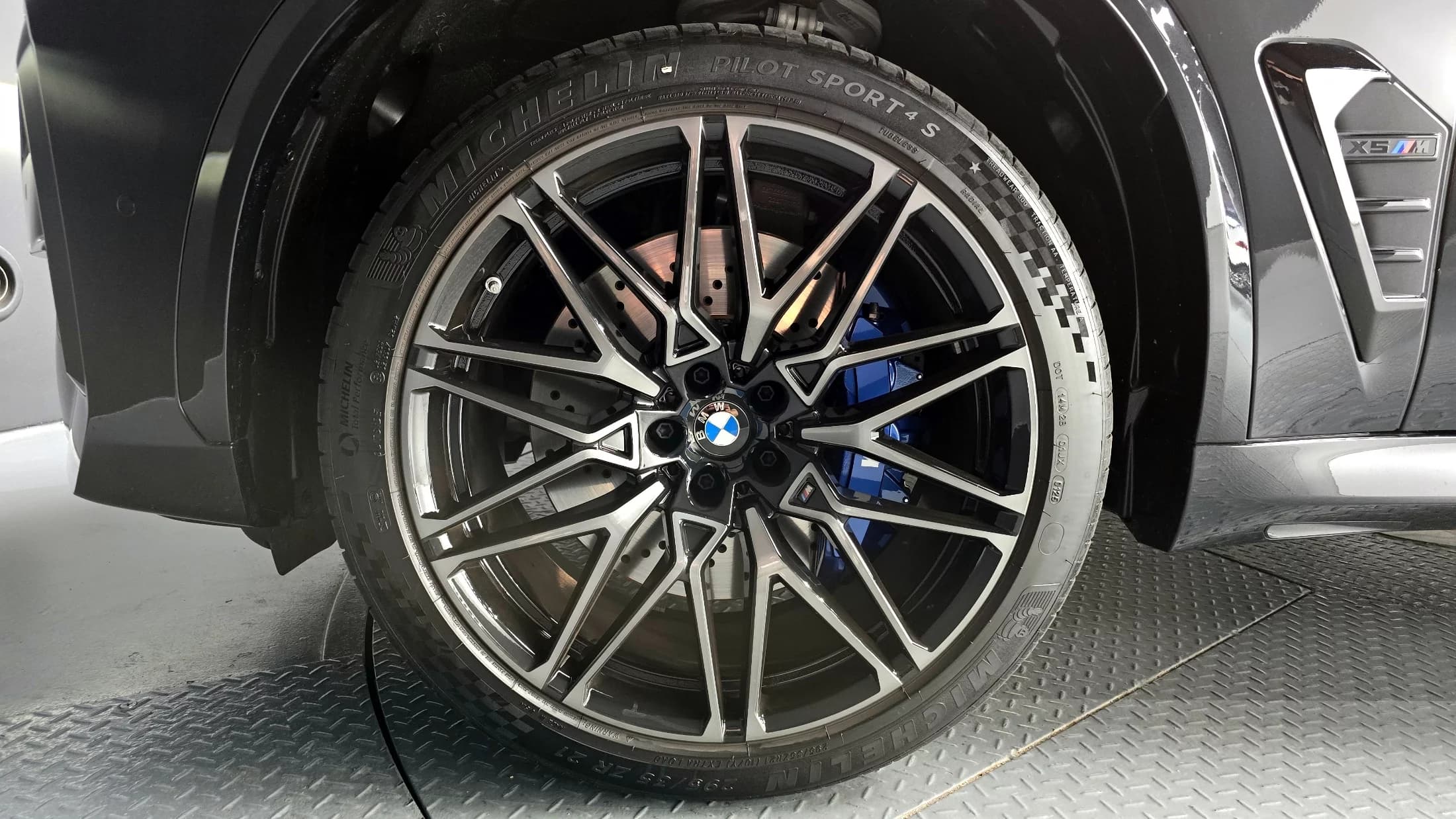 BMW X5 M 4.4 Competition, 2025 г. 4208 км. — фото 5