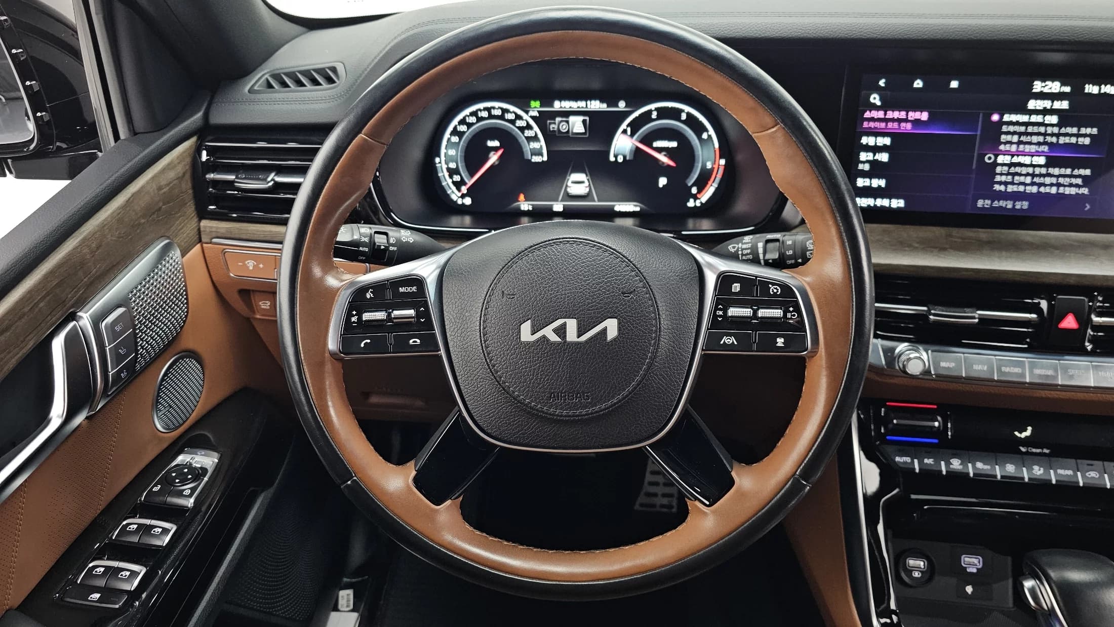 Kia Mohave Diesel 3.0 4WD 7-Seater Masters, 2022 г. 44697 км. — фото 13