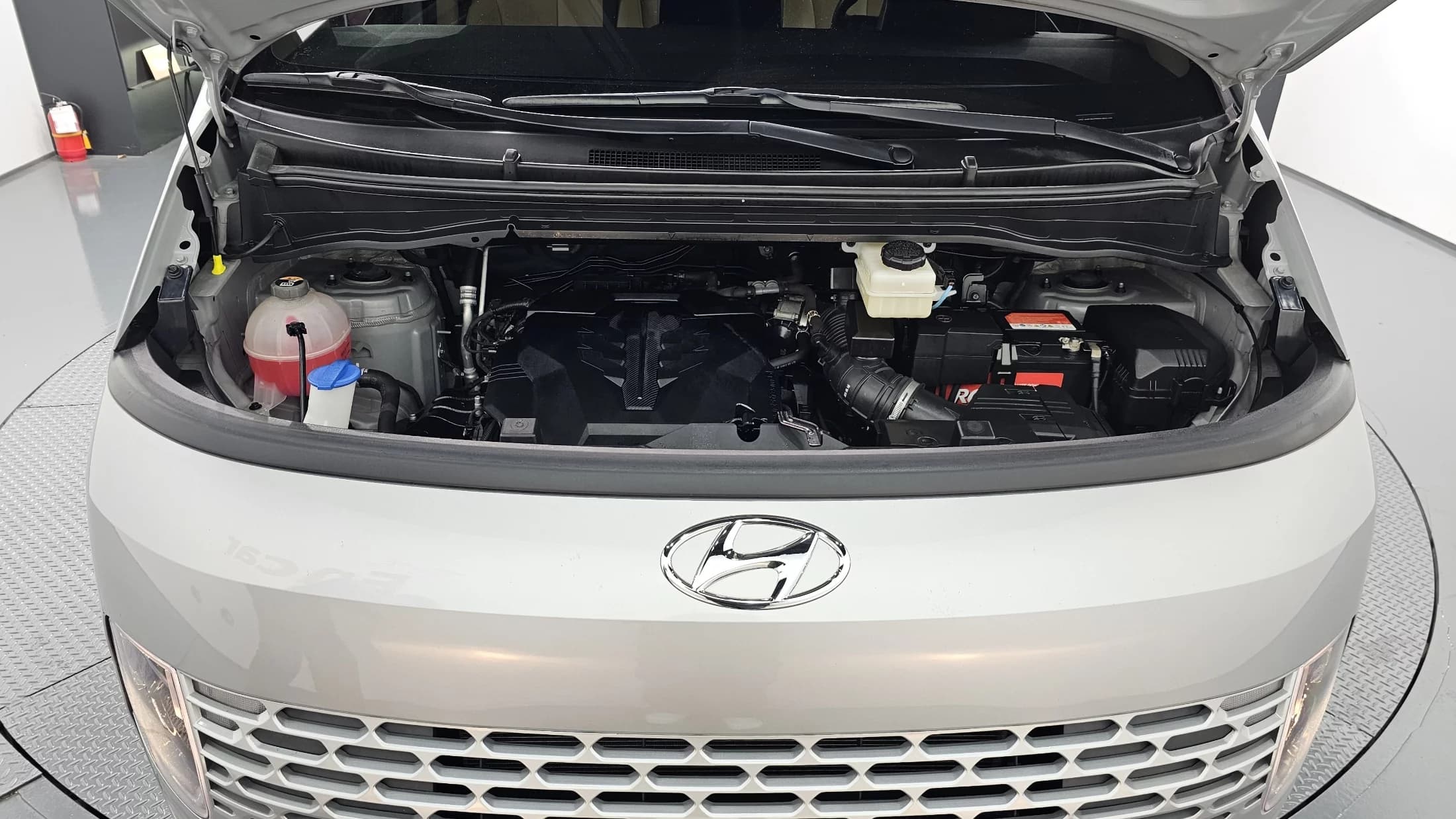 Hyundai Staria L3.5 Cargo 3-Seater Modern, 2021 г. 73920 км. — фото 6