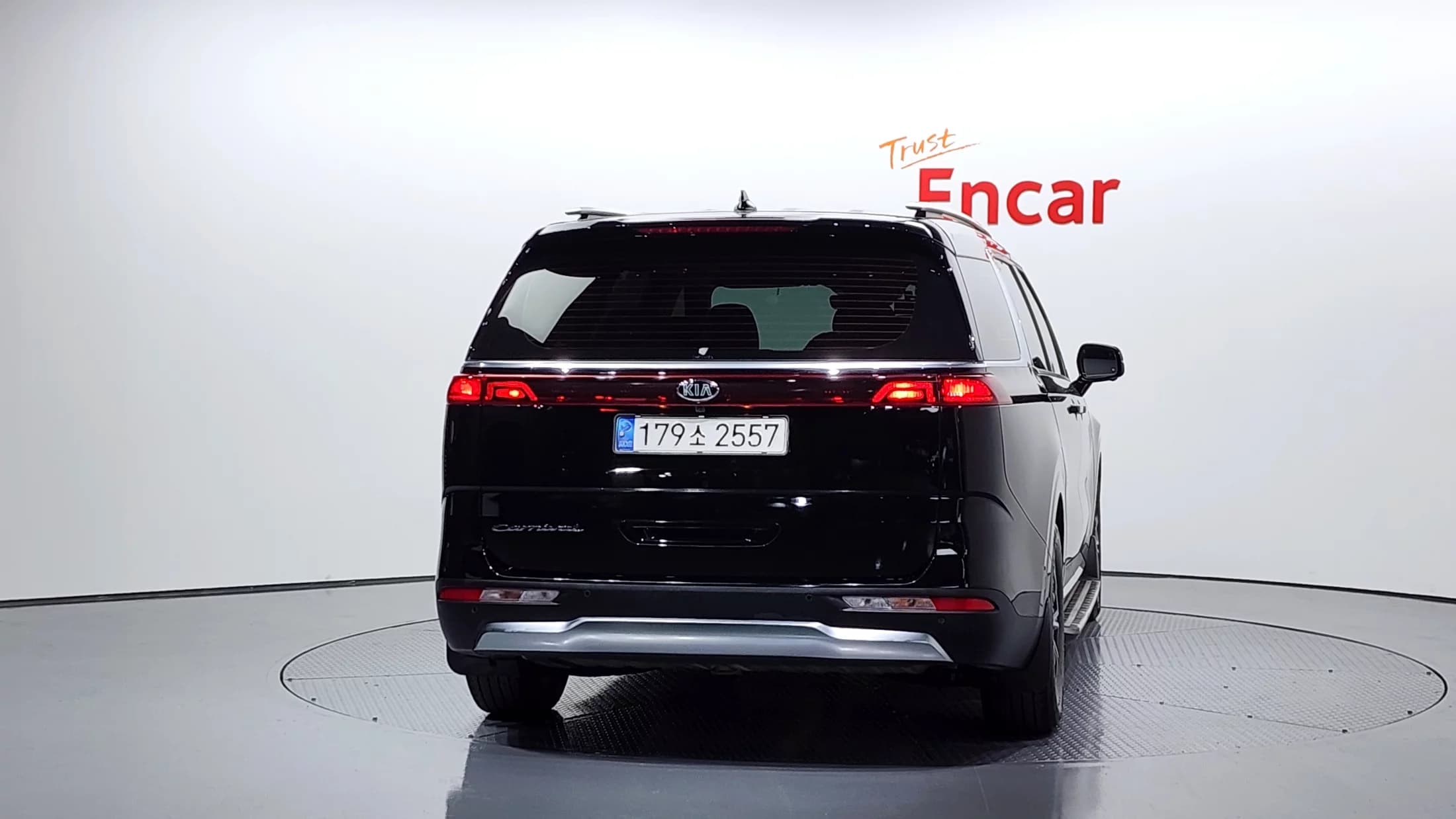Kia Carnival 9-Seater Signature, 2021 г. 67575 км. — фото 11