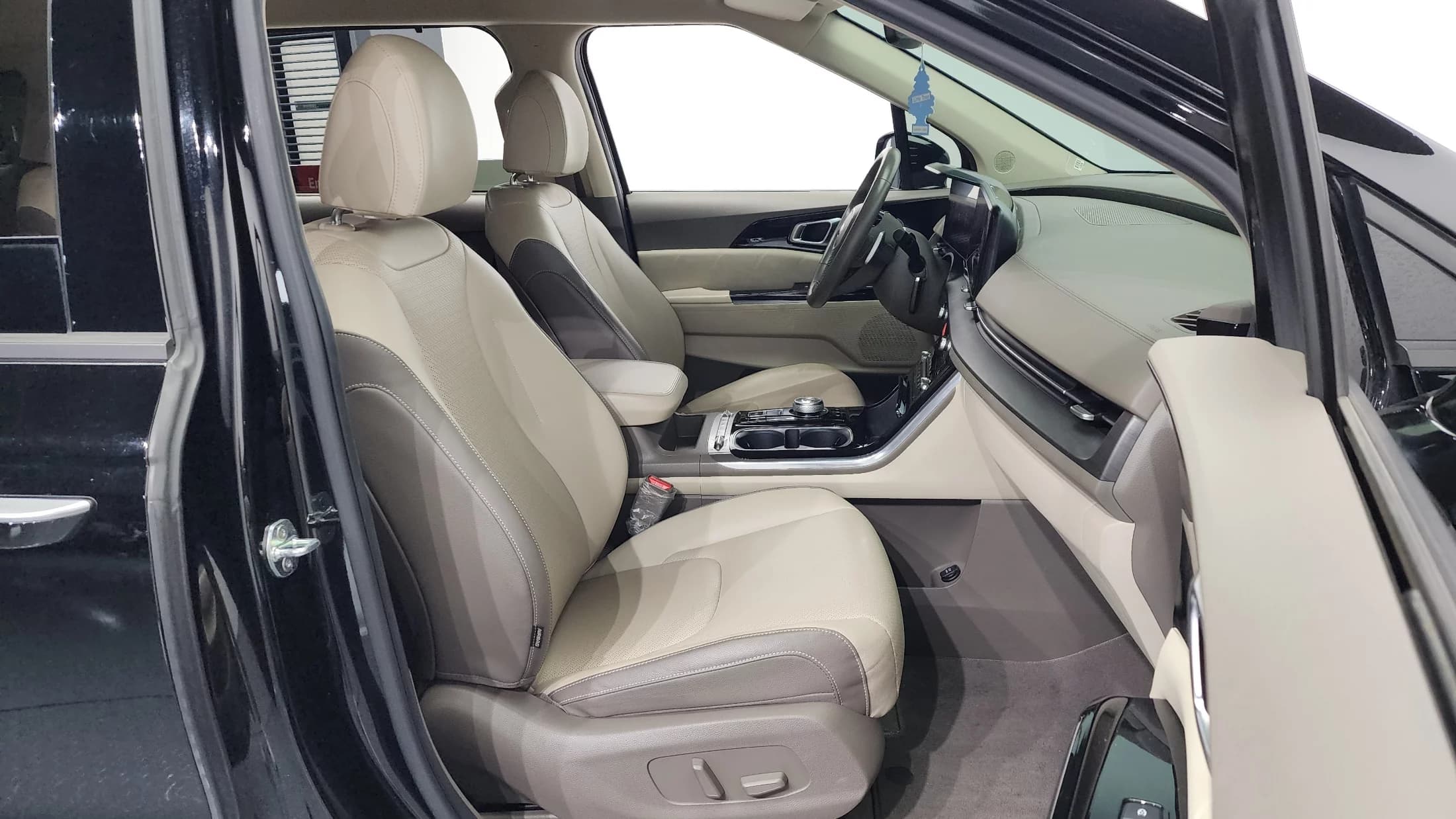 Kia Carnival 9-Seater Signature, 2021 г. 67575 км. — фото 31