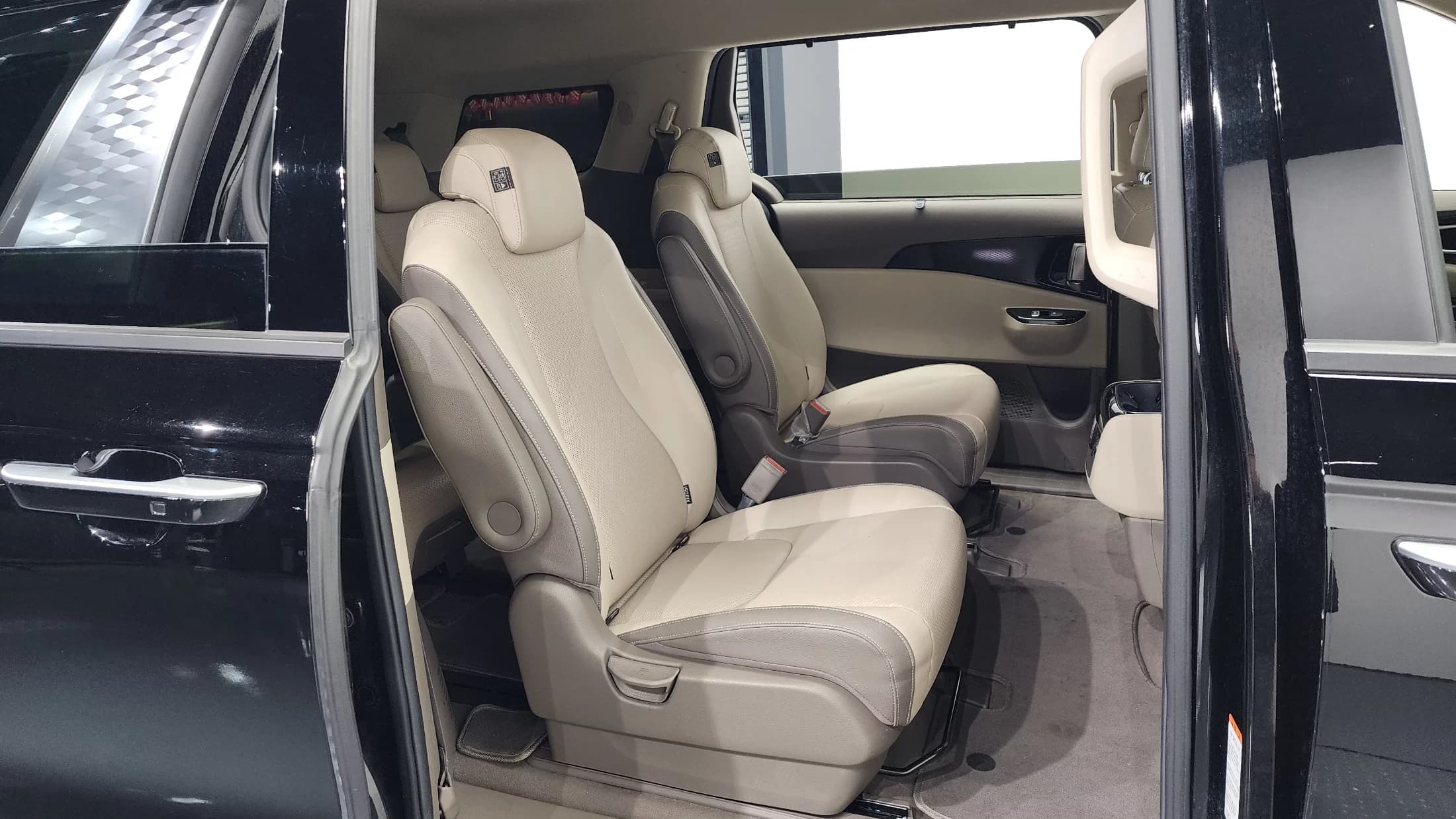 Kia Carnival 9-Seater Signature, 2021 г. 67575 км. — фото 36