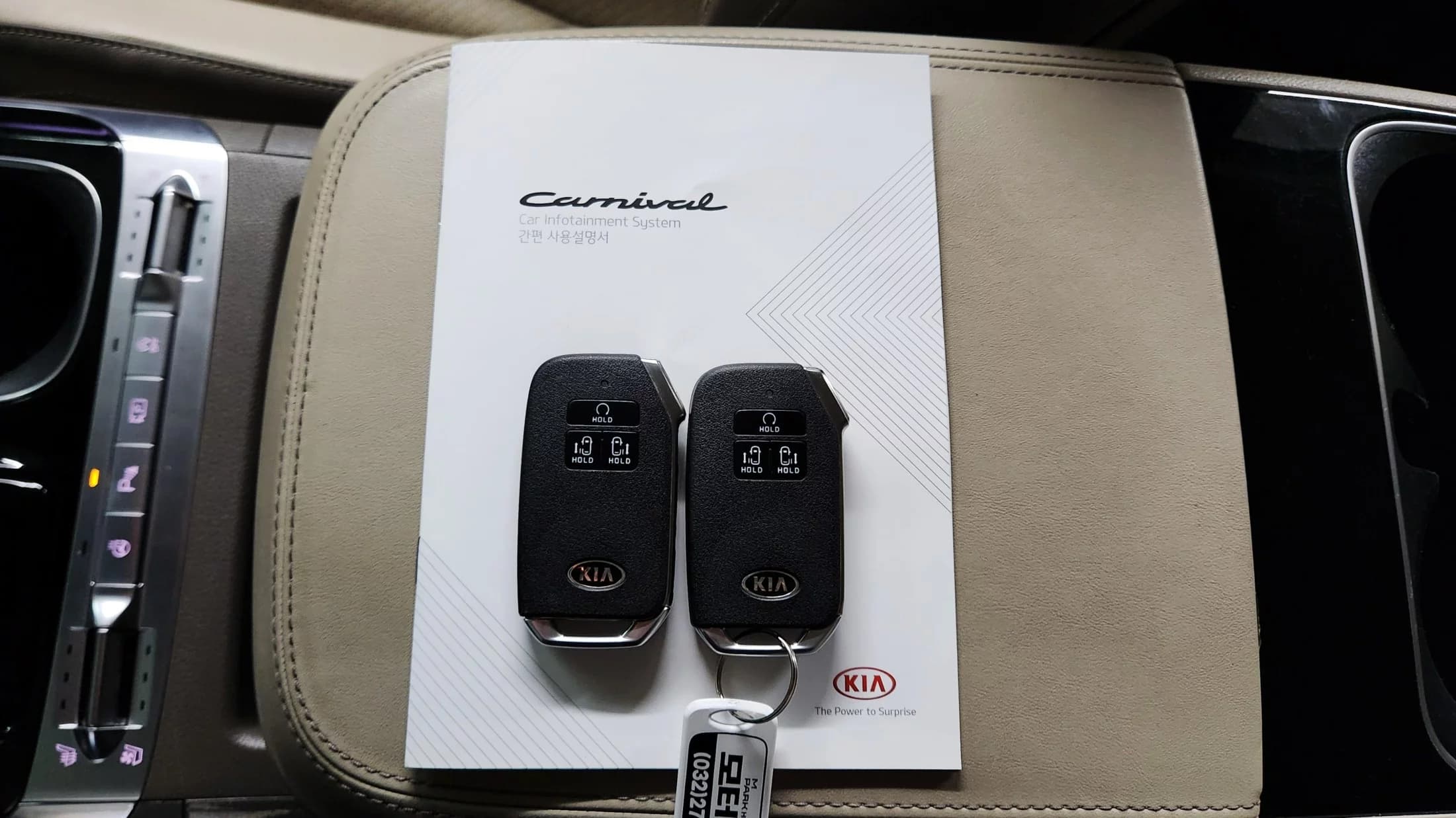 Kia Carnival 9-Seater Signature, 2021 г. 67575 км. — фото 39