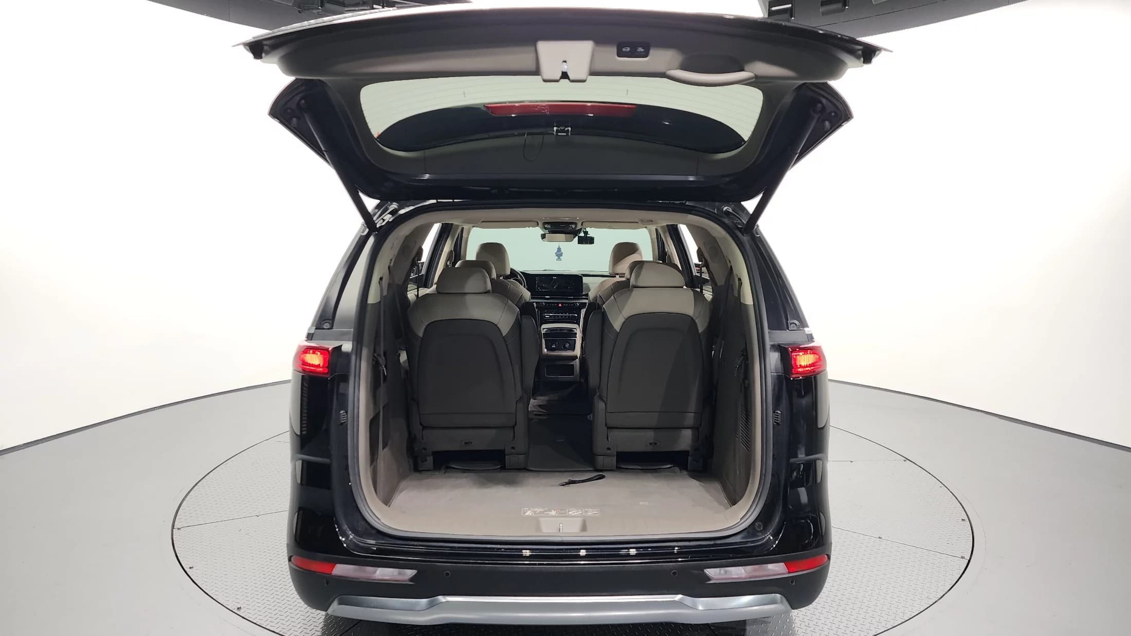 Kia Carnival 9-Seater Signature, 2021 г. 67575 км. — фото 60