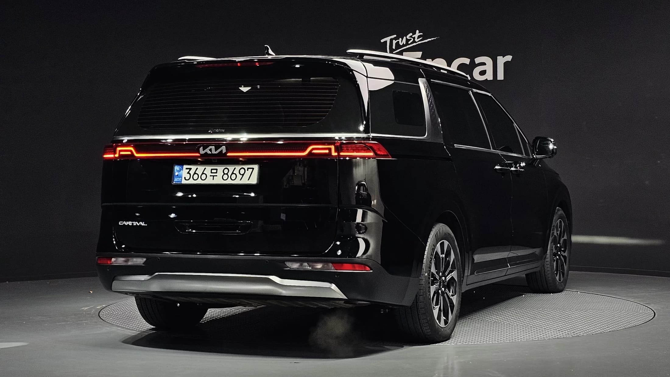 Kia Carnival Gasoline 7-Seater Signature, 2022 г. 50646 км. — фото 2