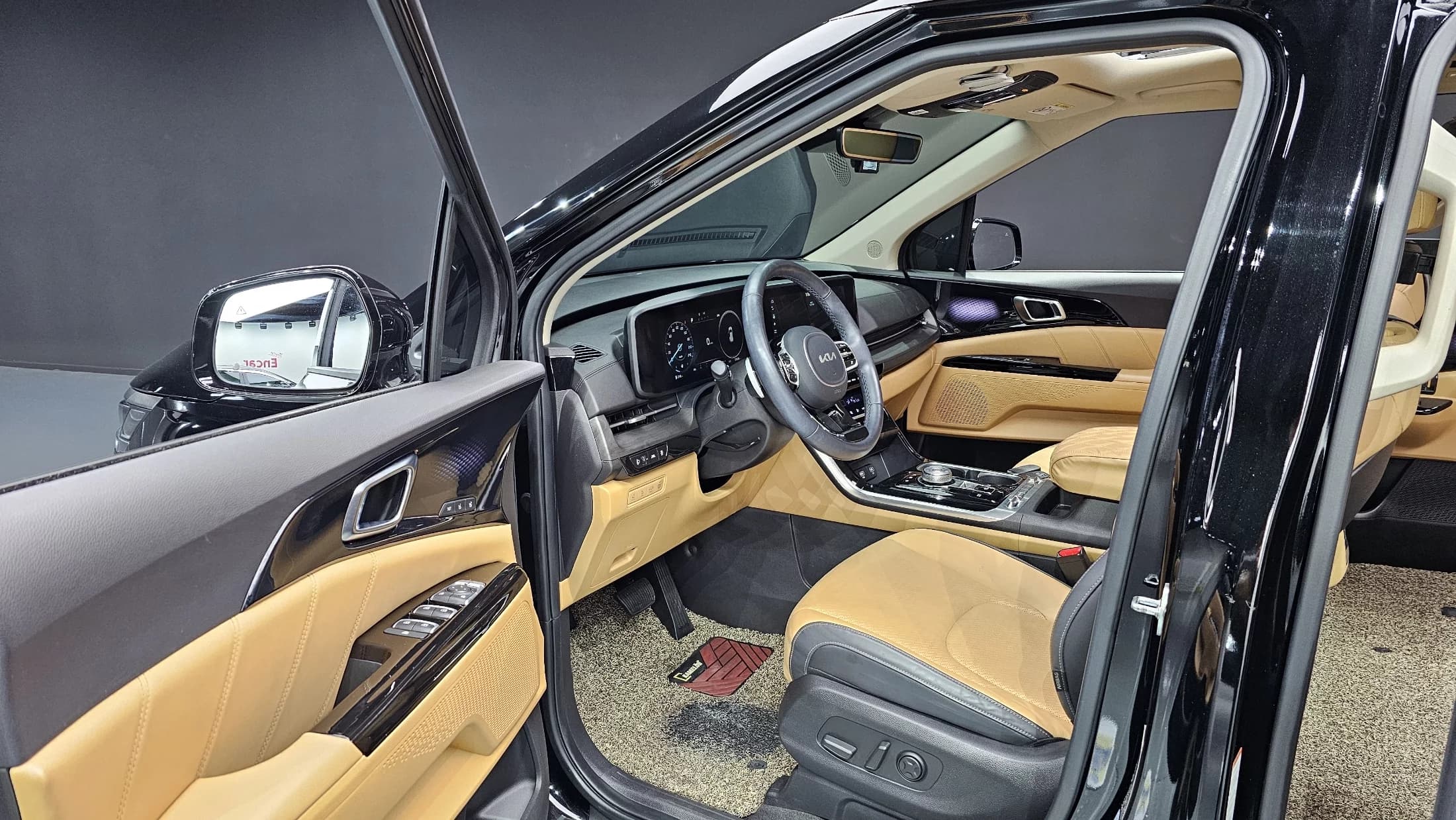 Kia Carnival Gasoline 7-Seater Signature, 2022 г. 50646 км. — фото 11