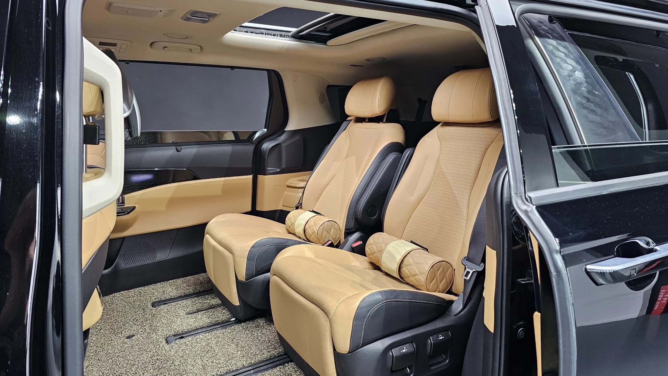 Kia Carnival Gasoline 7-Seater Signature, 2022 г. 50646 км. — фото 12