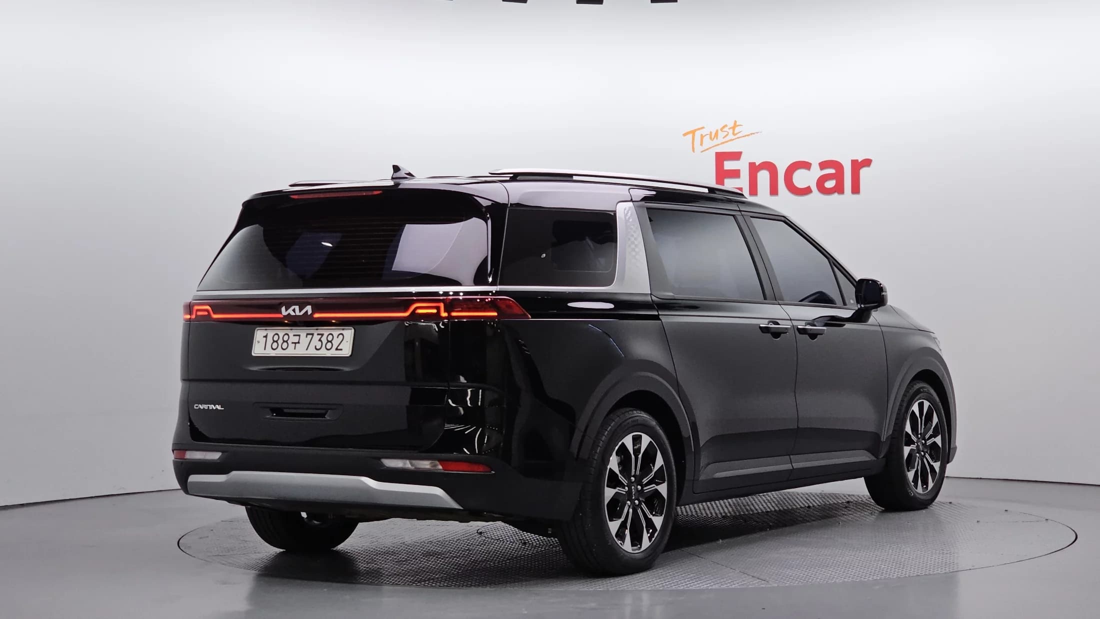 Kia Carnival 9-Seater Prestige, 2022 г. 33421 км. — фото 2