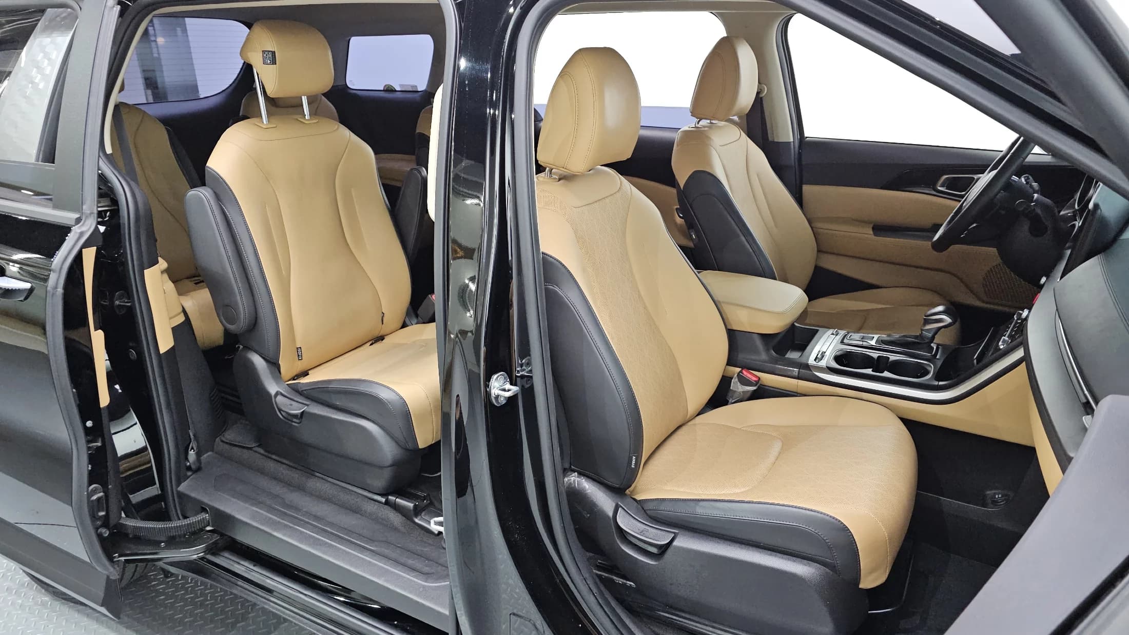 Kia Carnival 9-Seater Prestige, 2022 г. 33421 км. — фото 11