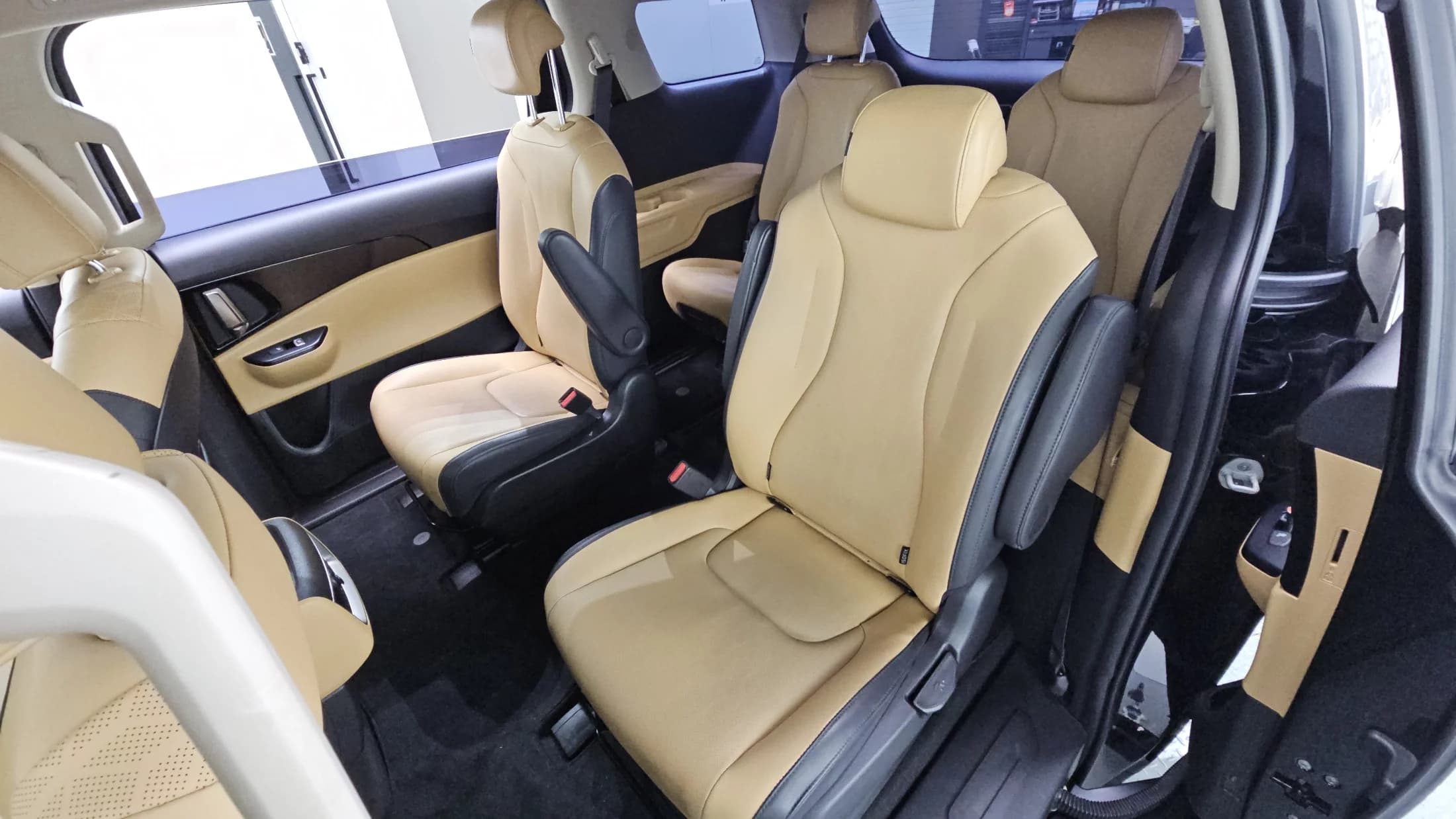 Kia Carnival 9-Seater Prestige, 2022 г. 33421 км. — фото 12