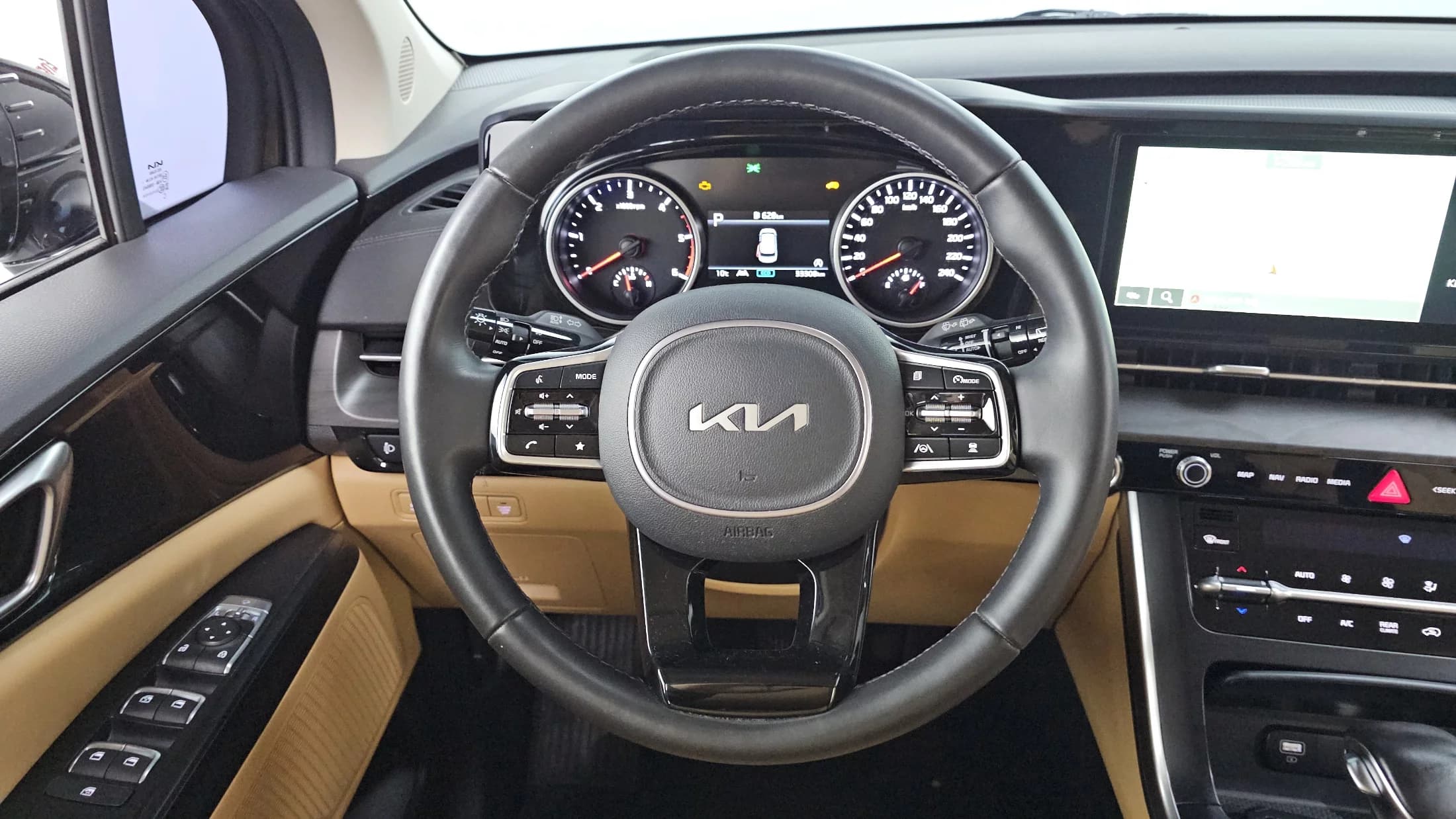 Kia Carnival 9-Seater Prestige, 2022 г. 33421 км. — фото 13