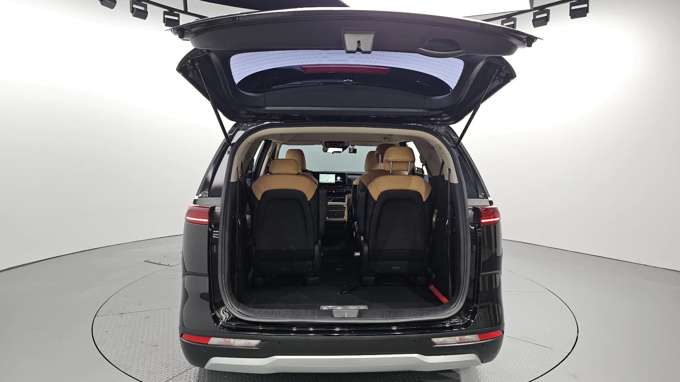 Kia Carnival 9-Seater Prestige, 2022 г. 33421 км. — фото 20