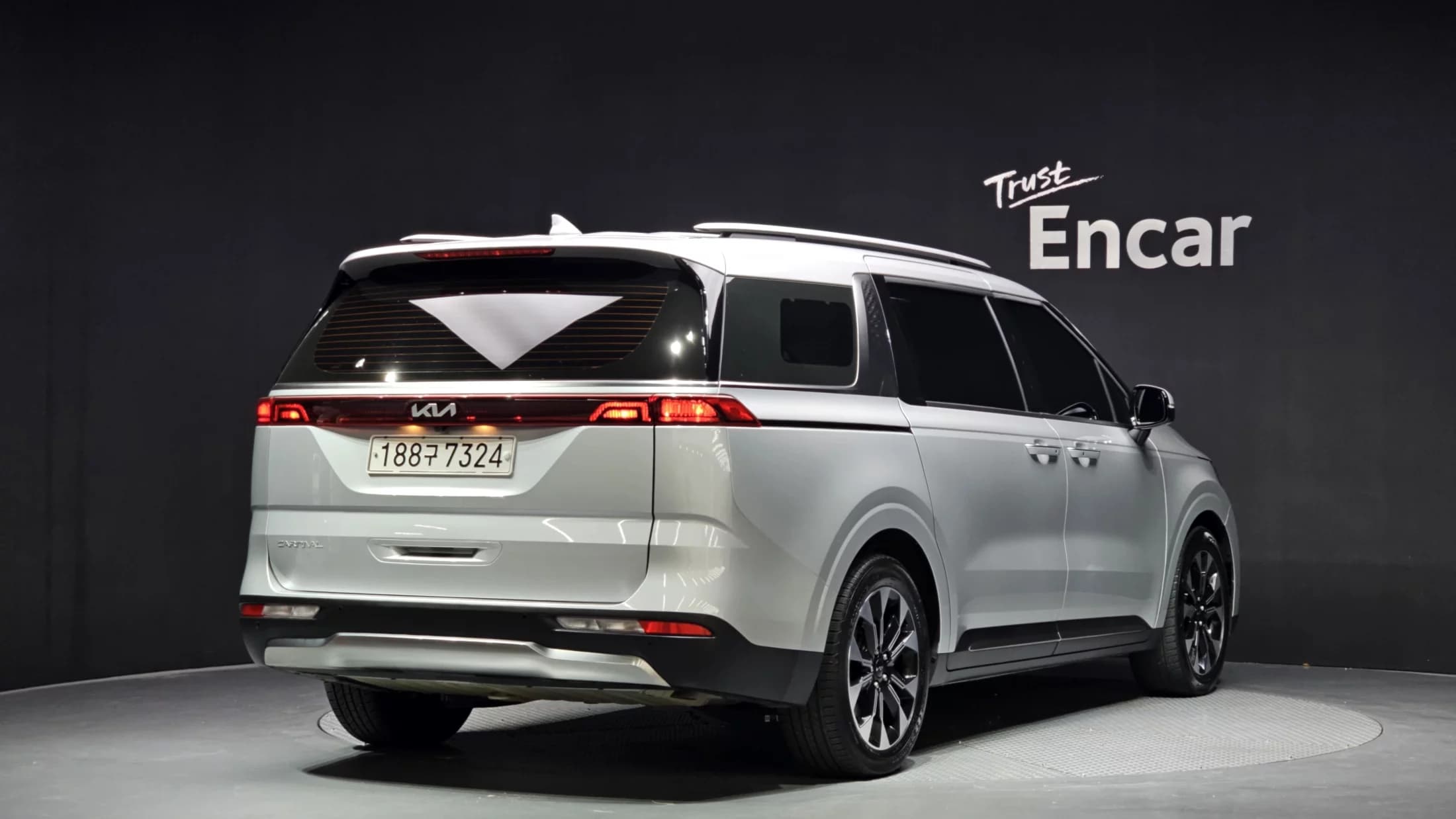 Kia Carnival 7-Seater Signature, 2022 г. 78703 км. — фото 2